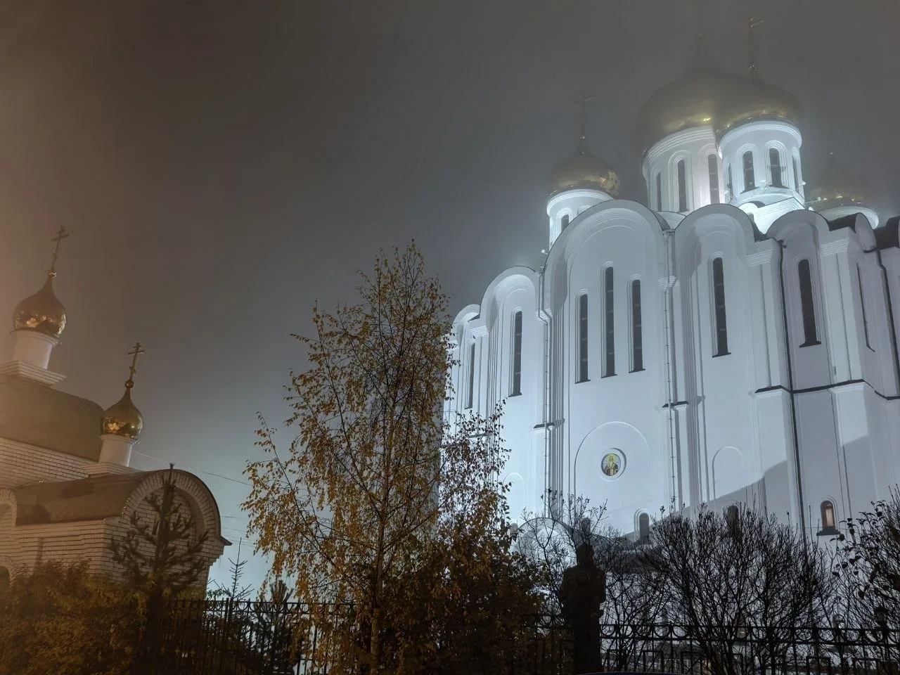 Ещё туманный Сыктывкар от наших подписчиков. Вчера вечером было особенно атмосферно.