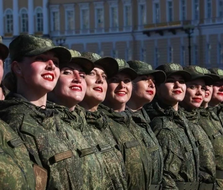 Женщинам в запасе хотят поднять предельный возраст