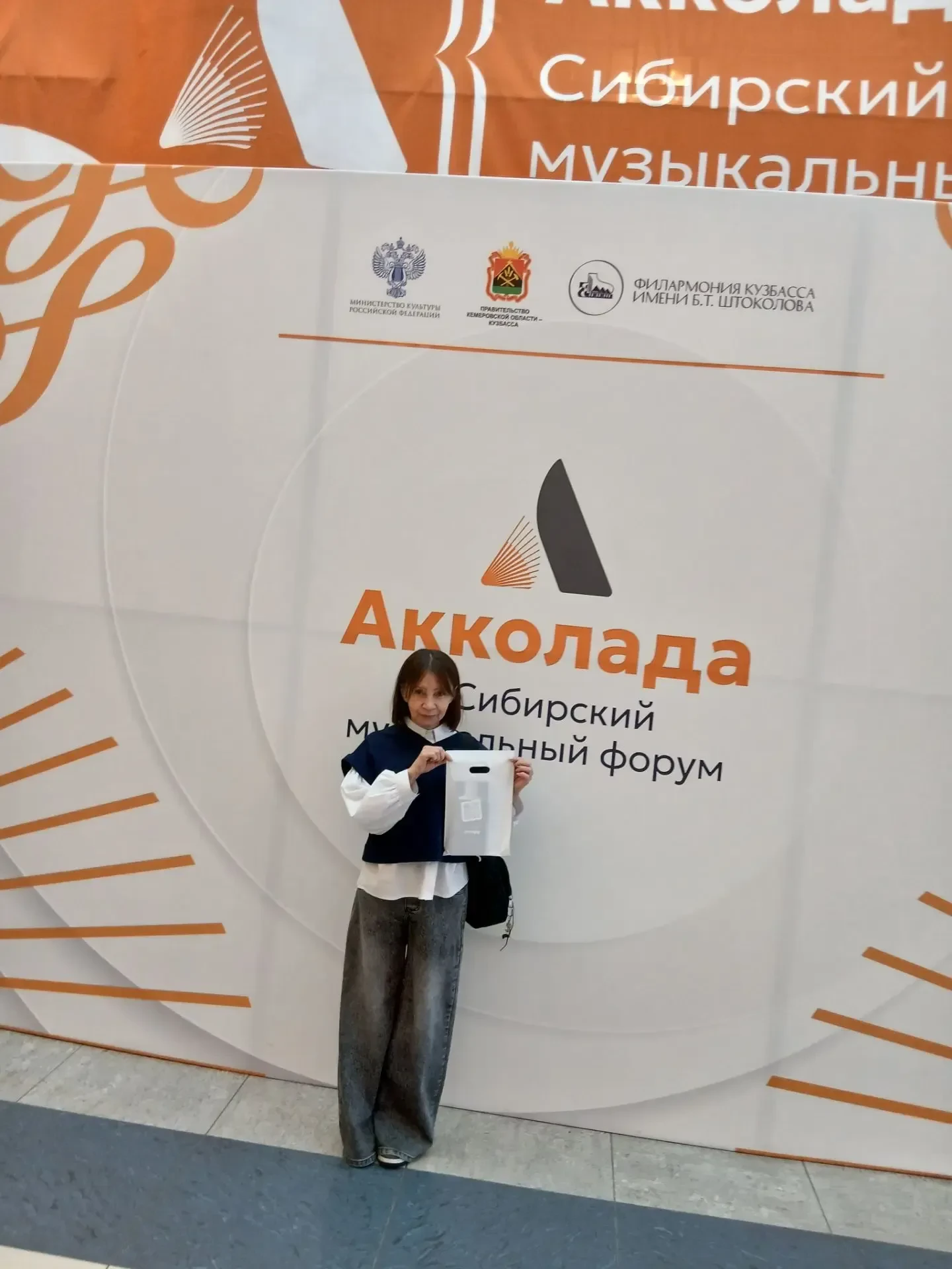 Руководитель коллектива хоровой студии «Фортуна »  Галанова Наталья Алексеевна  принима...