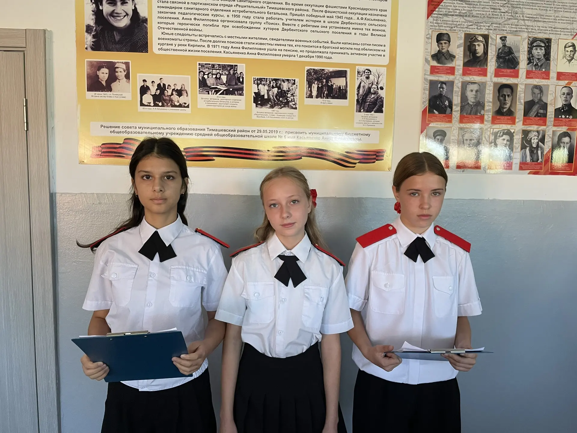 В понедельник прошла традиционная школьная линейка.