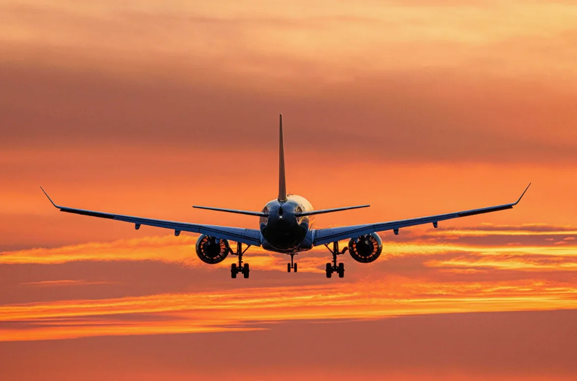 ✈️ Почему самолёты летают на высоте около 10 км?