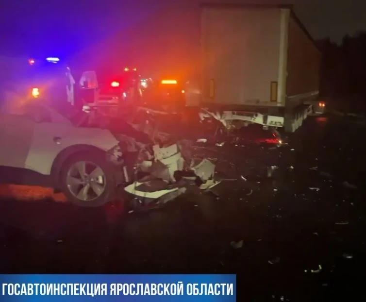 Смертельное ДТП на Костромском шоссе в Ярославле: водитель грузовика не убедился в безо...