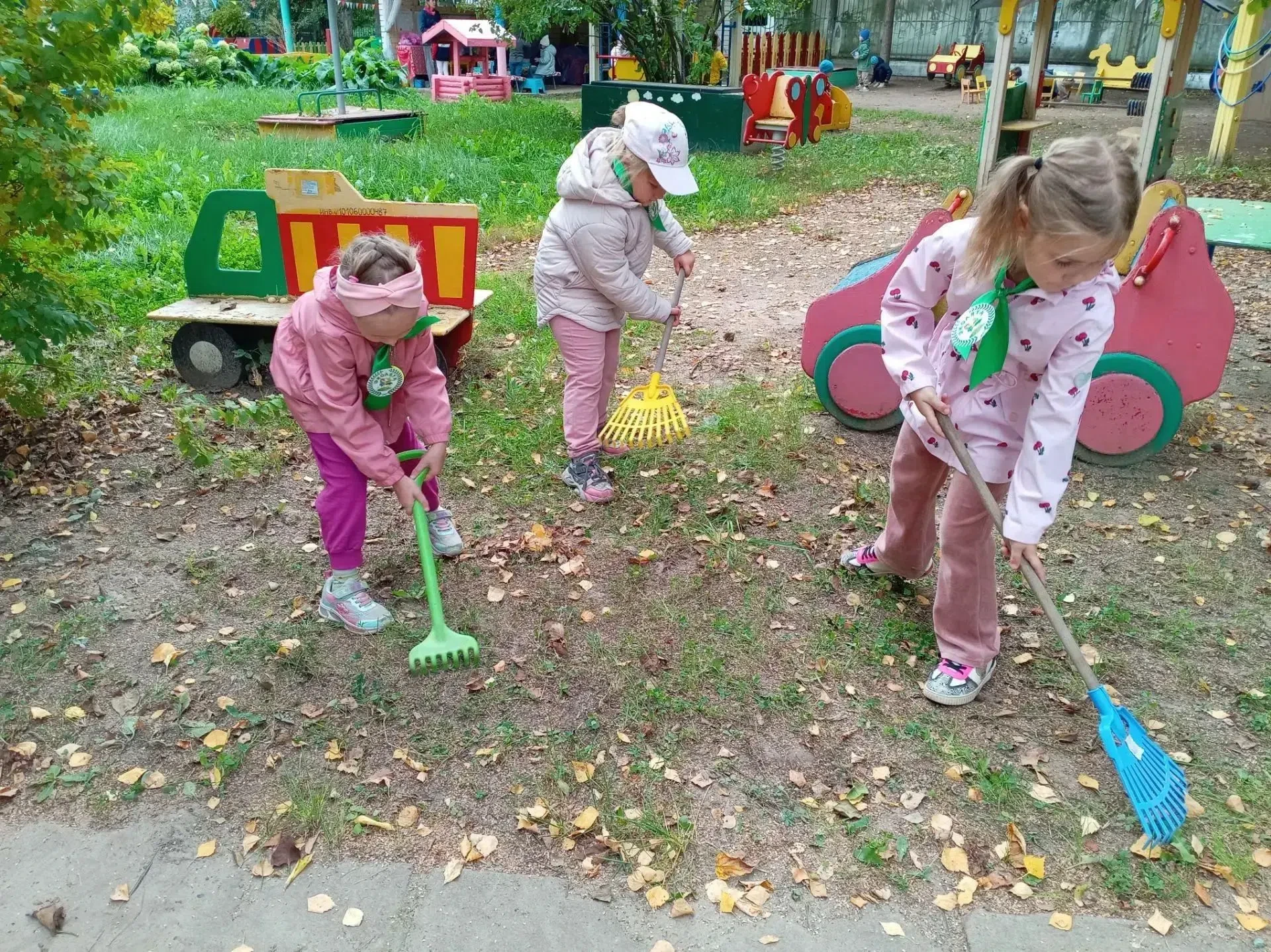 Сегодня в нашем детском саду прошел "День чистоты"🍁 (#Эколятадошколята, #Всемирныйдень...