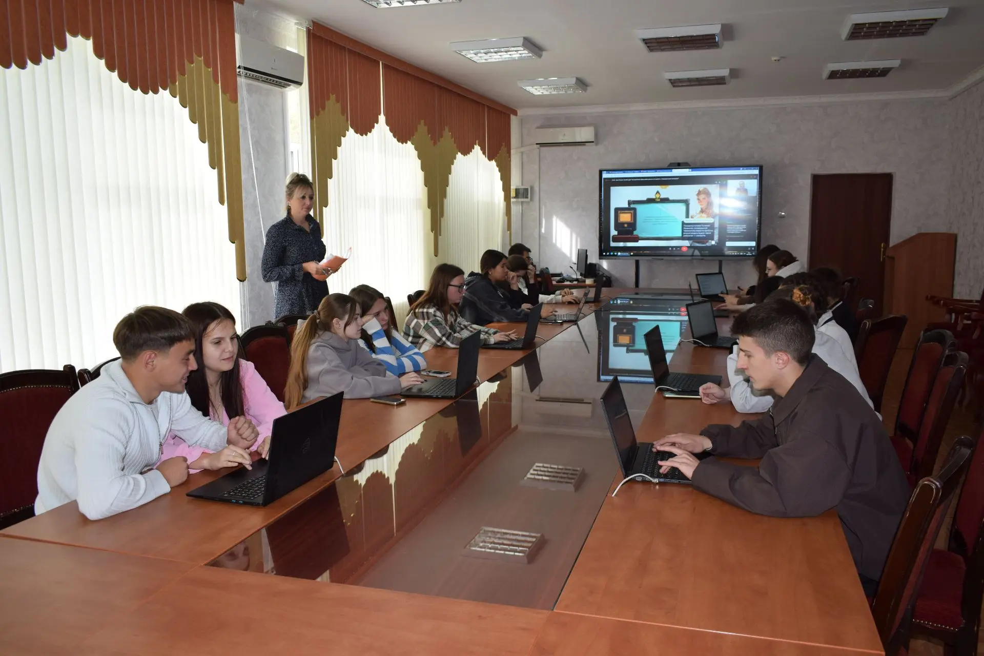 В Орловском техникуме агробизнеса и сервиса началась осенняя сессия онлайн-уроков по фи...