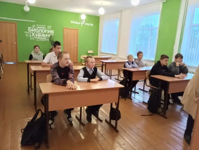 🌐 Интернет: друг или враг? Учим детей безопасности в сети!