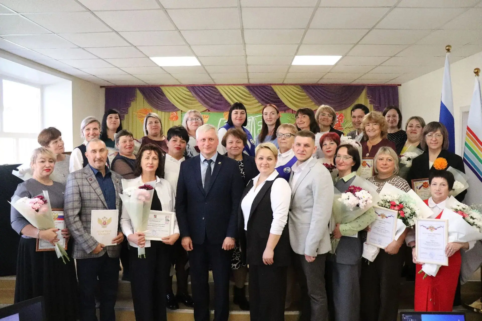 Признание труда и заслуг: в Облучье чествовали лучших педагогов образовательных учрежде...