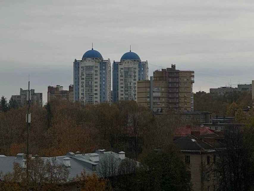 Две высотки жилого комплекса «Голубой топаз» на Московском проспекте, 163, корпус 2, по...