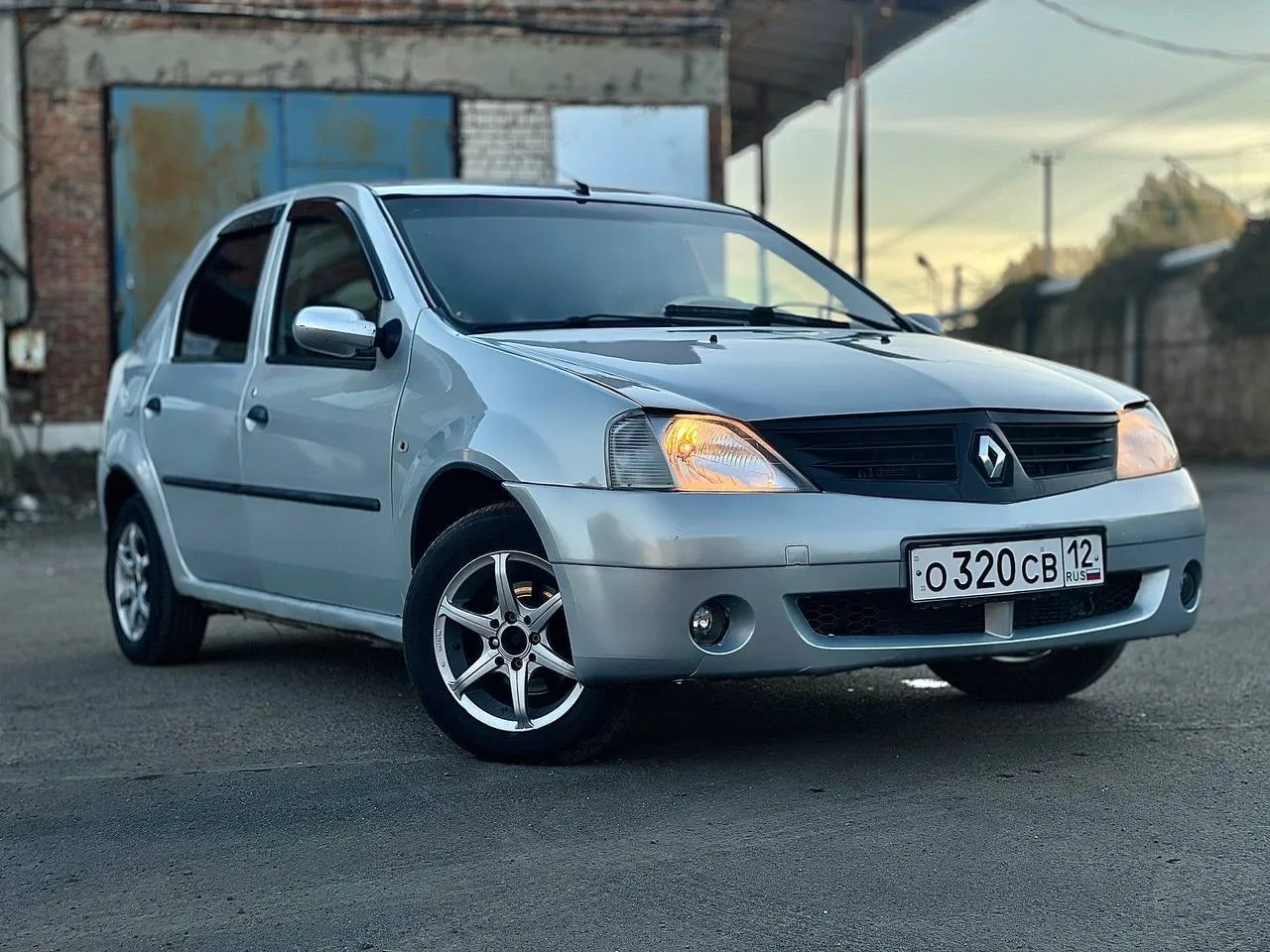 В продаже Рено Логан на моторе 1.6.