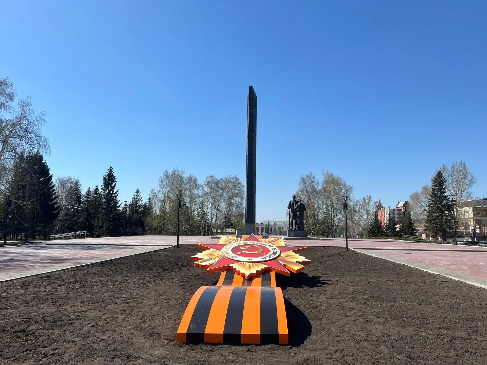 С Мемориала Славы в Барнауле в ближайшие выходные уберут Орден Отечественной войны с ге...
