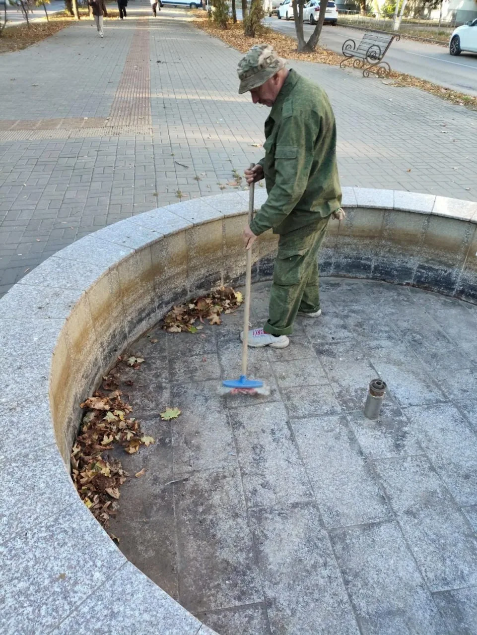 Городские фонтаны очистили от мусора