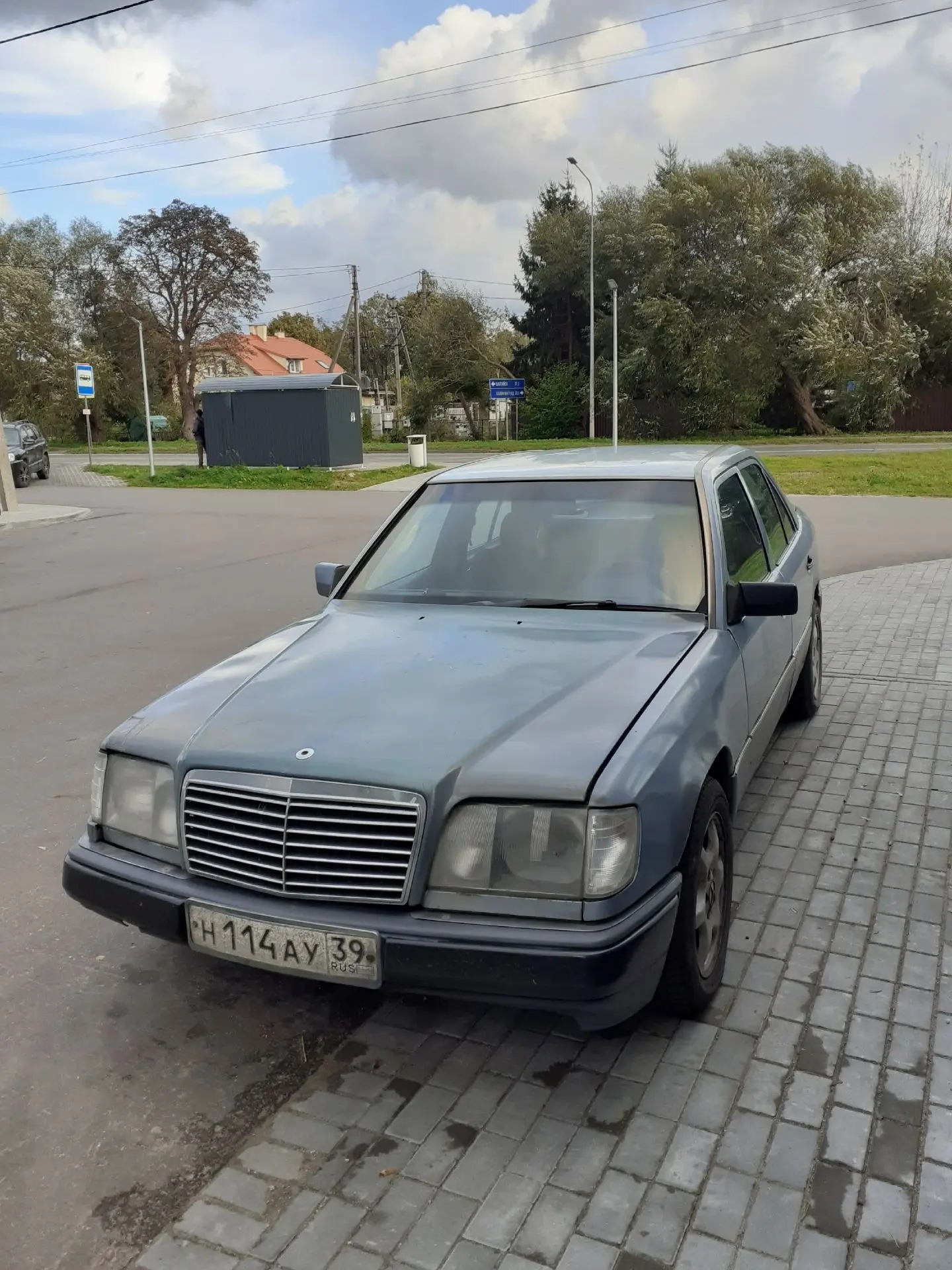 Продам Mercedes 230 E, 1991 год, АКПП. Состояние машины хорошее. Все вопросы по телефон...