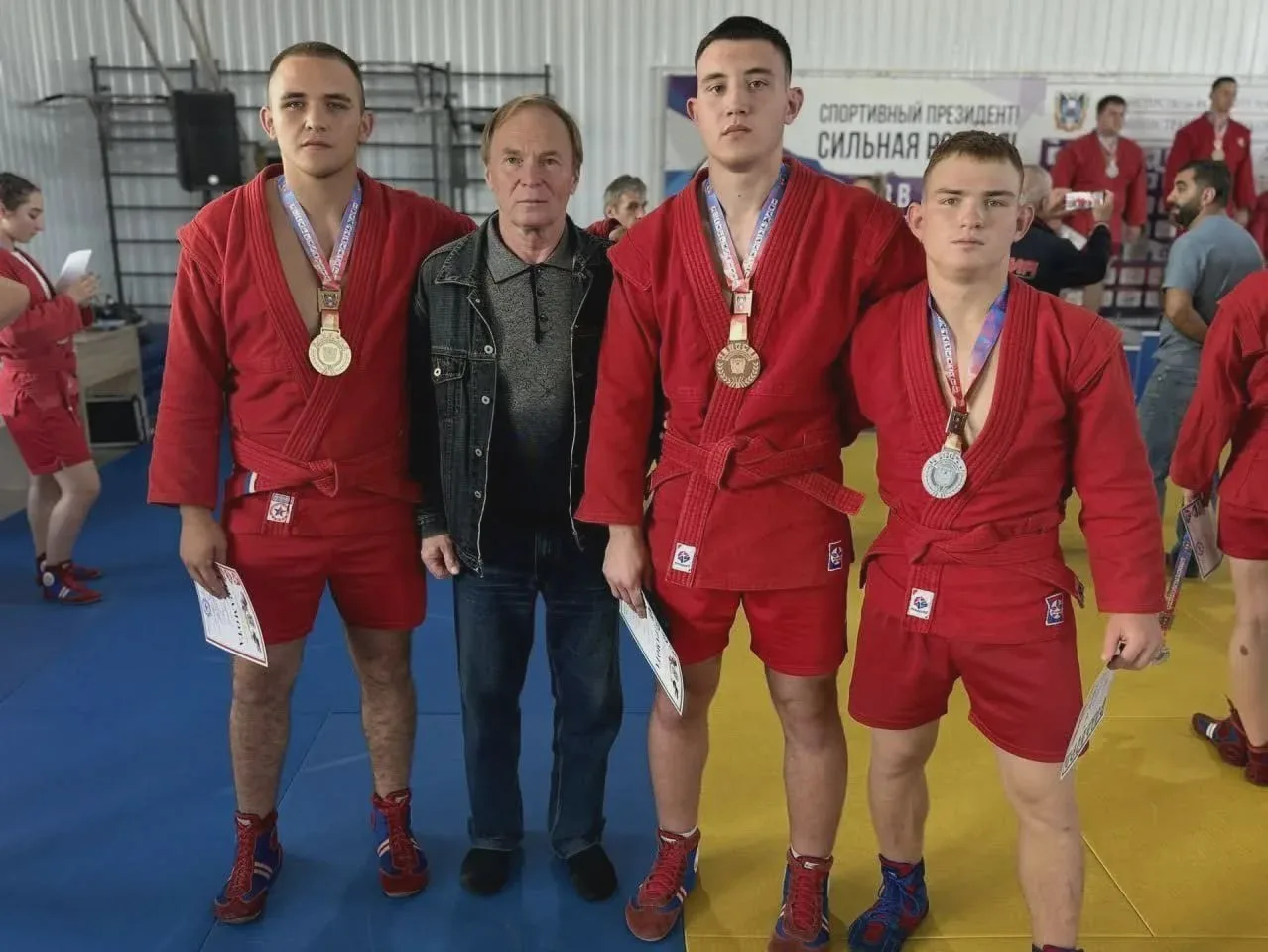 Каменские самбисты завоевали три медали