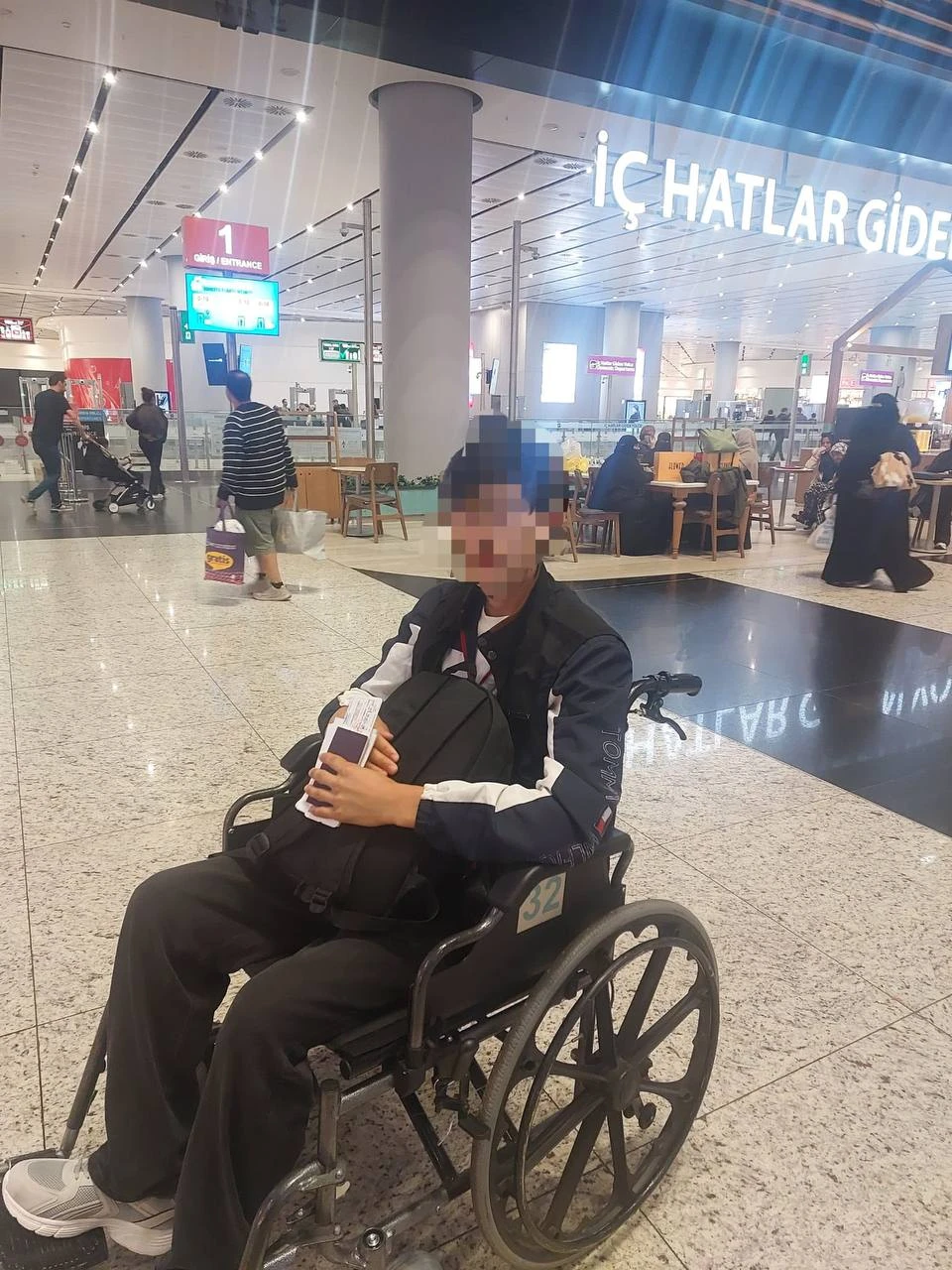 🇺🇿 🇹🇷 19-летнего узбекистанца, потерявшего сознание в аэропорту Стамбула, вернули н...