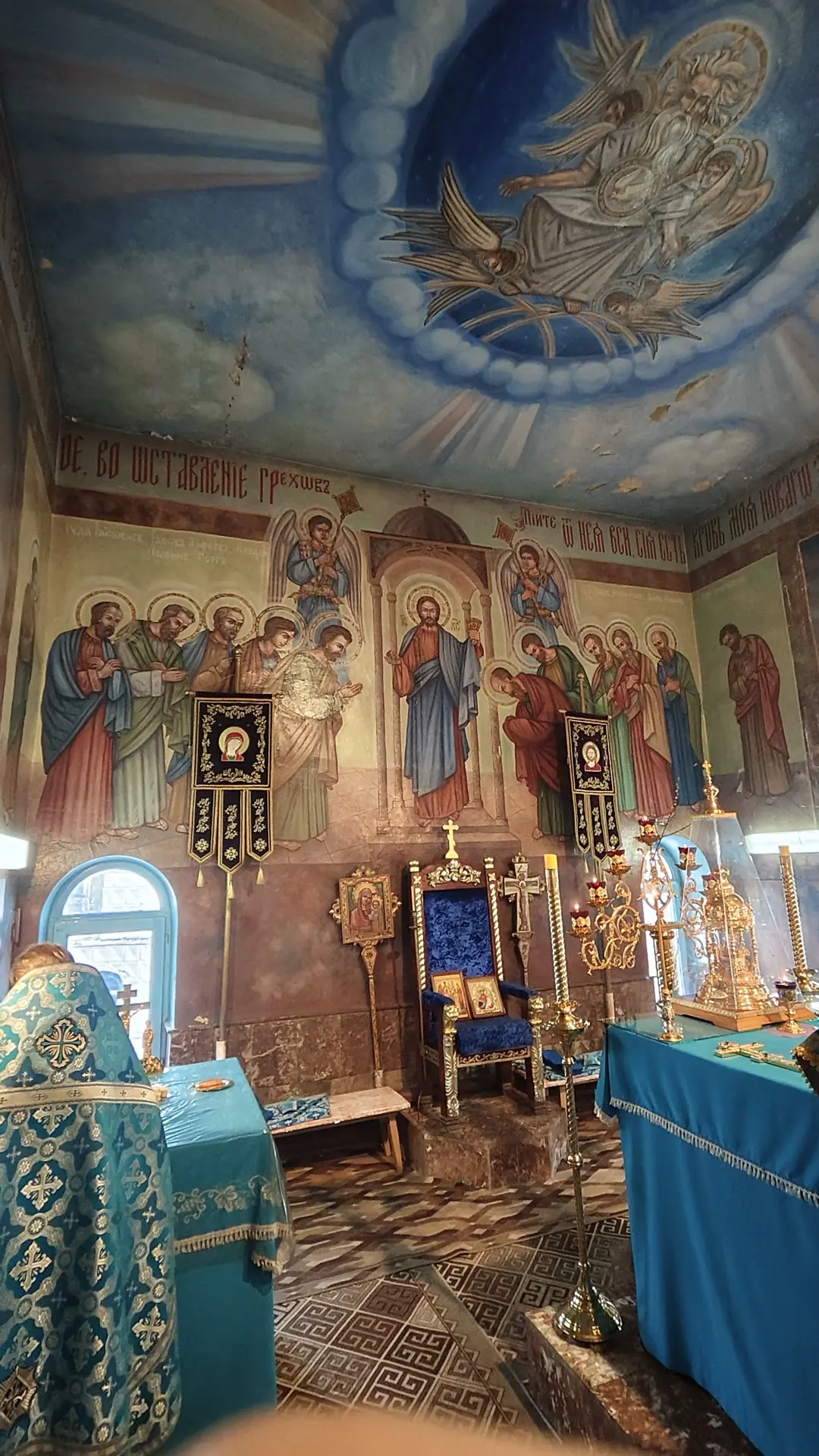 Отслужили вечернюю праздничную службу!🙏🕊️