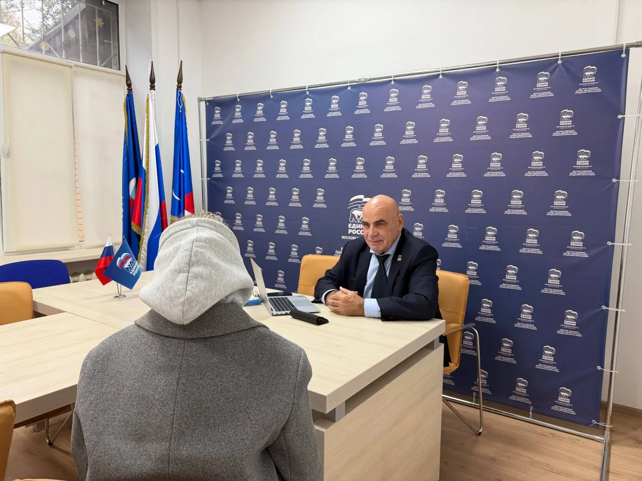 🇷🇺  Провёл приём жителей в общественной приёмной «Единой России»
