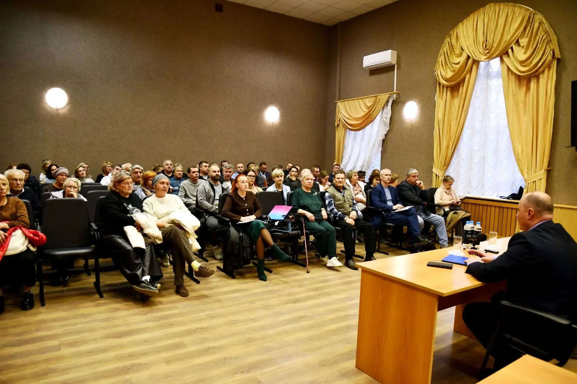 В Озёрске собирают команду активистов, которые будут разгребать проблемы города вместе ...