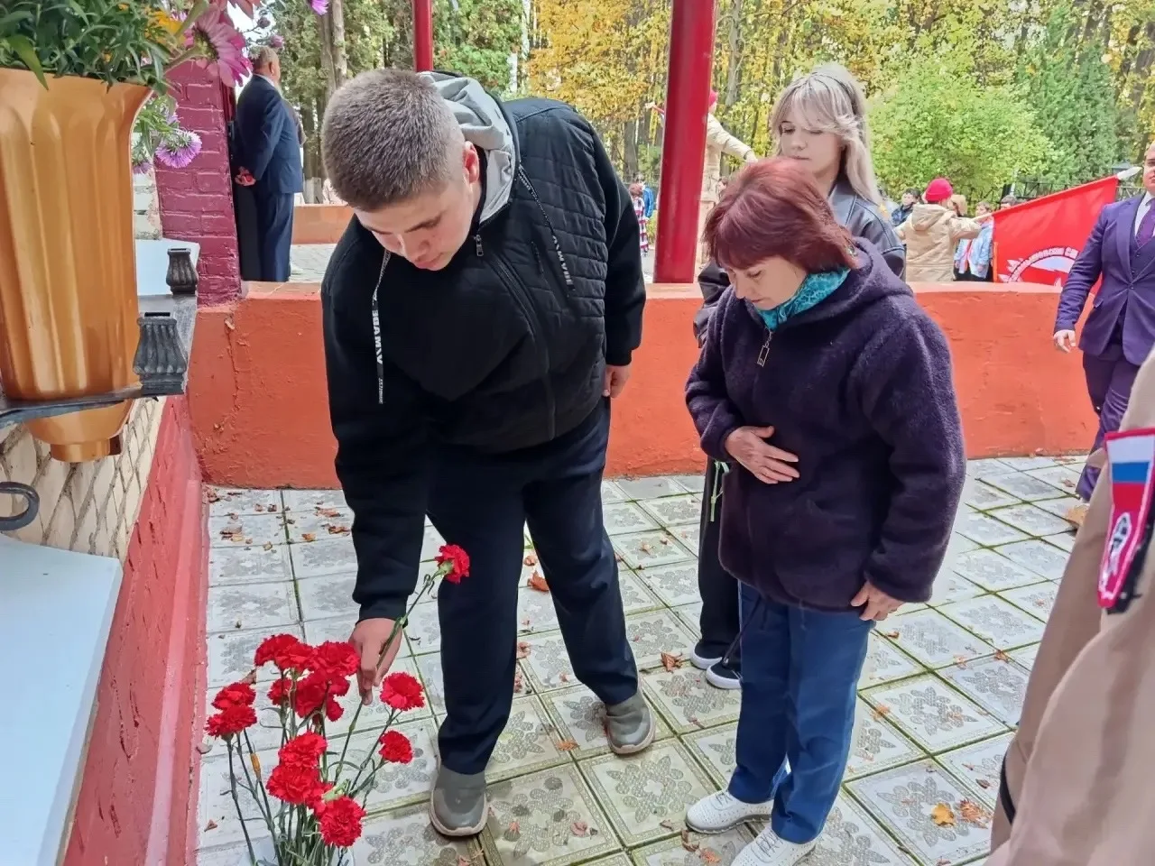 📸 В Карамышевской школе №25 дан старт месячнику памяти Героев-выпускников​