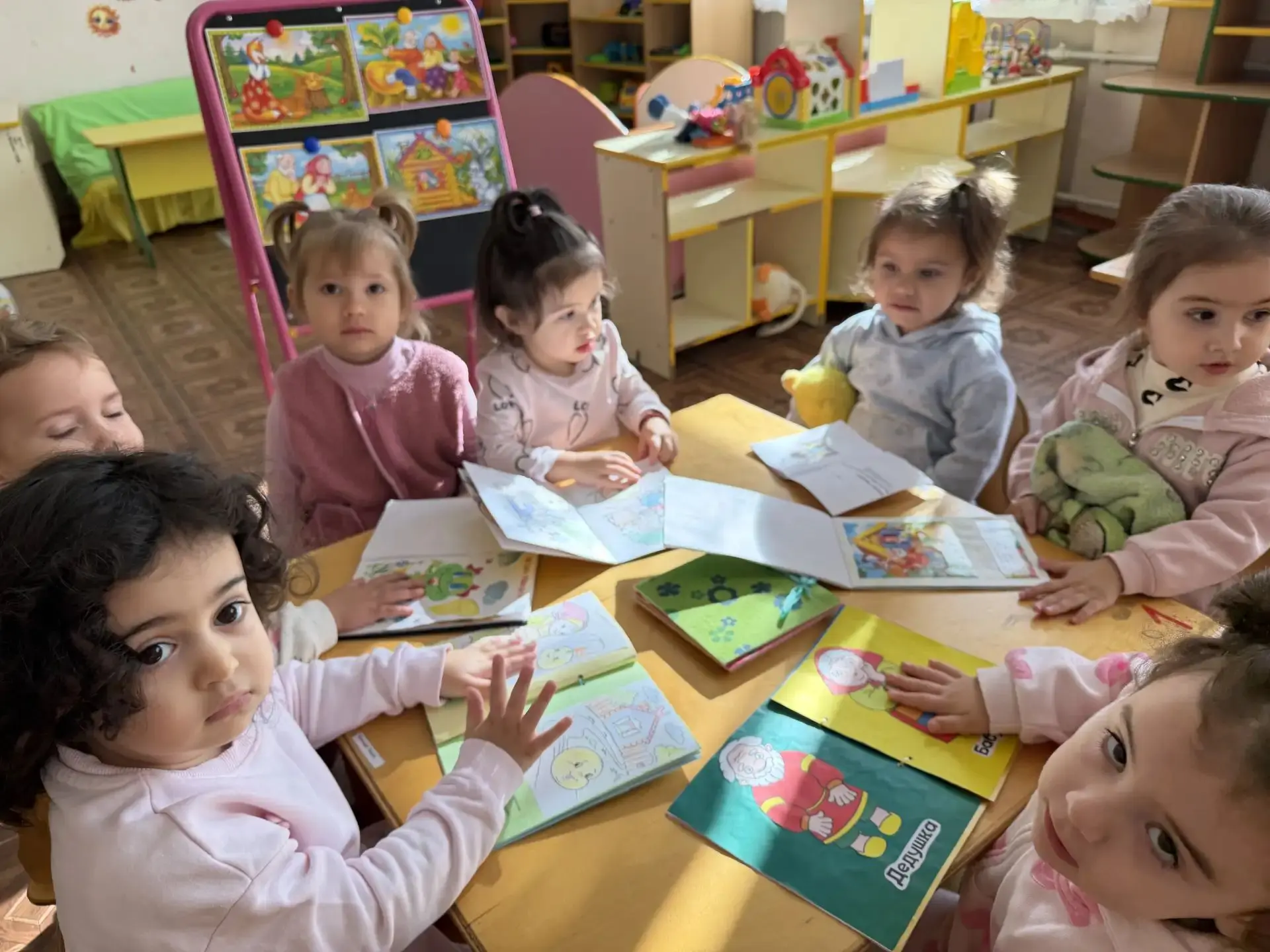 В гостях у сказки: отмечаем Всероссийский день чтения! 📚✨🧚‍♂️