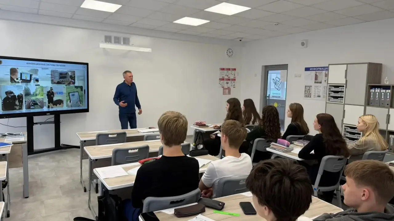 Сегодня, 15 октября, в нашей школе прошел день профориентации, организованный военным к...