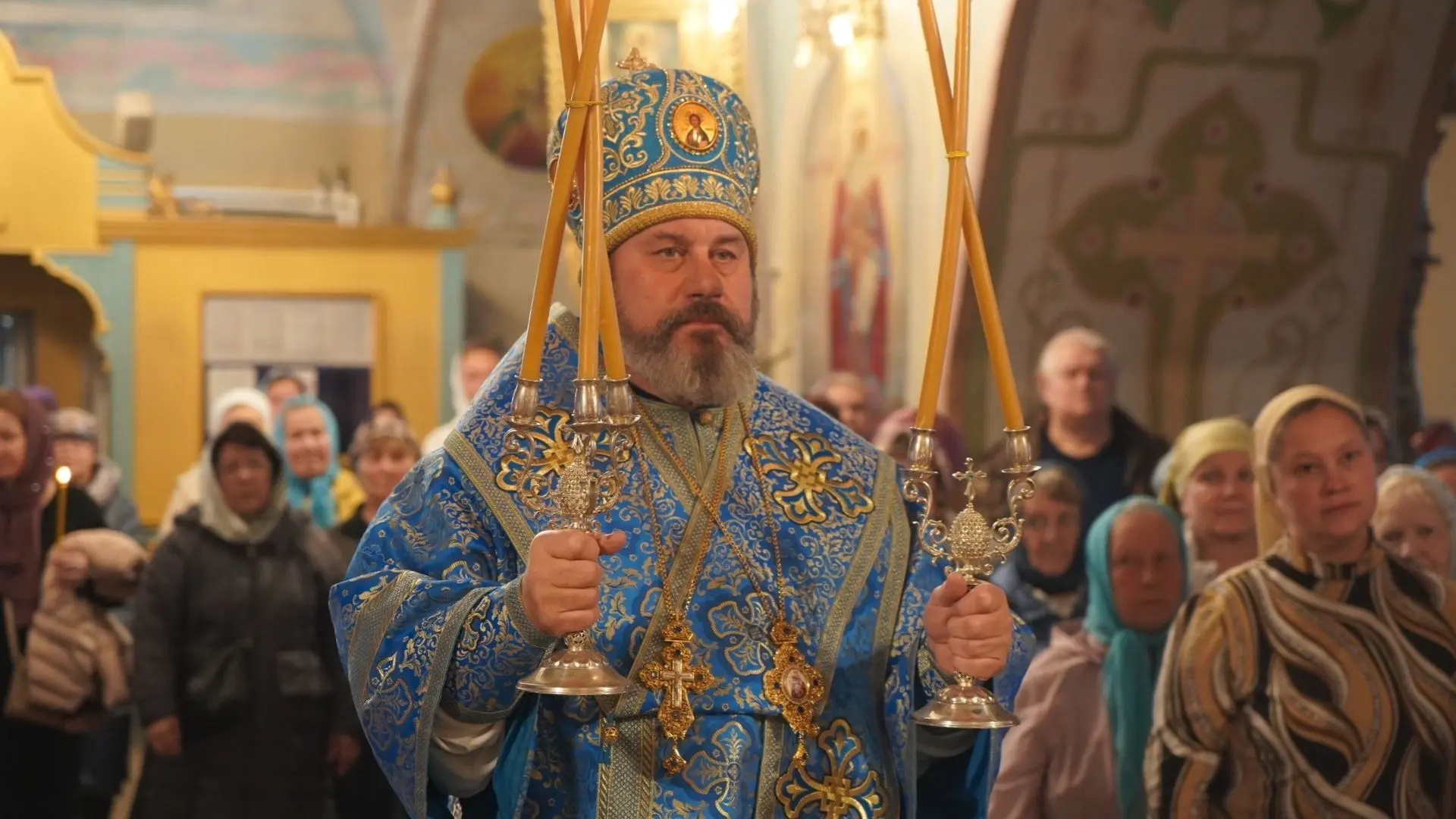 🙏 В Покрове праздничные мероприятия начались с Божественной литургии