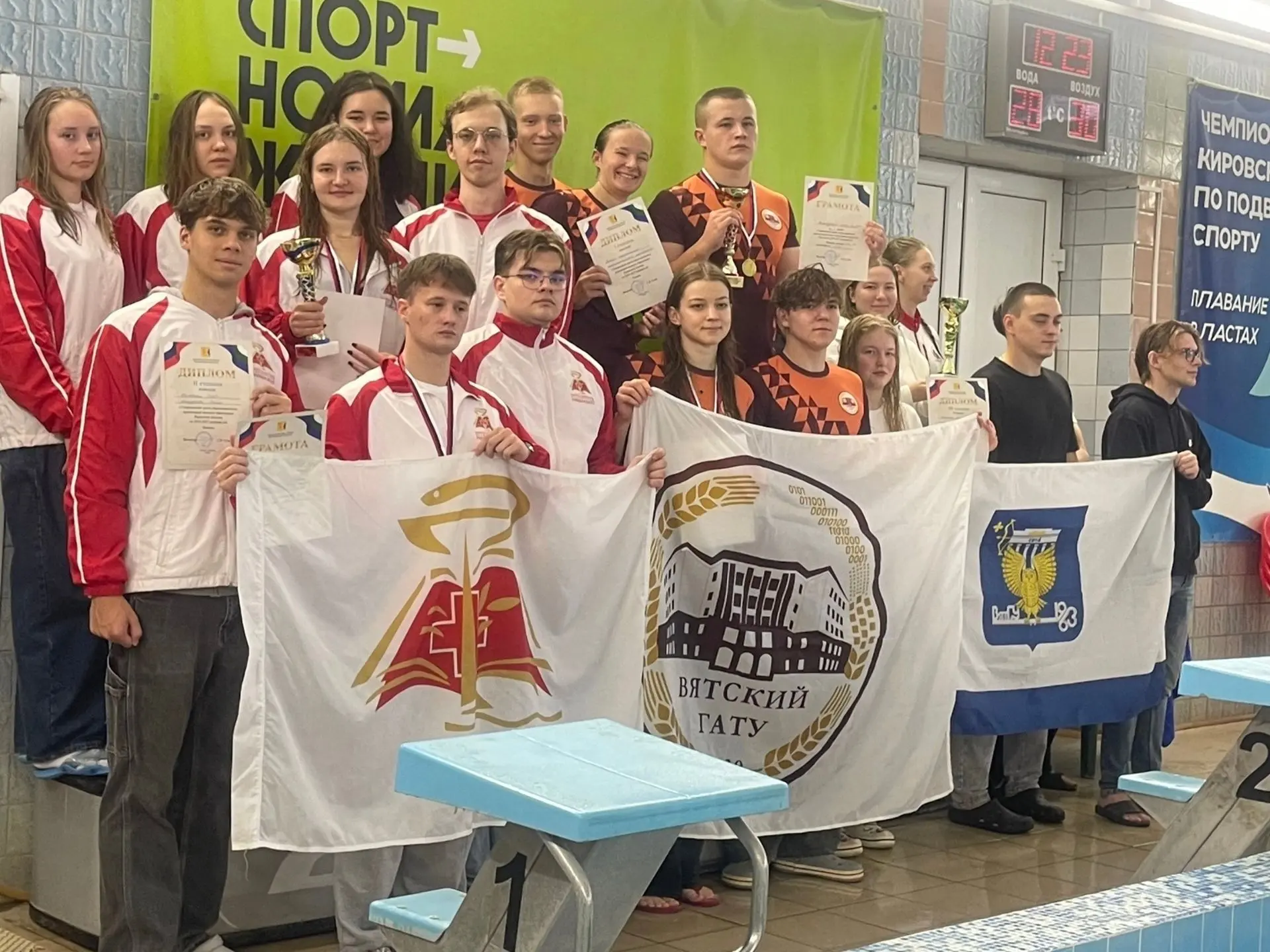 Студенты Кировского КМУ выиграли серебряные медали на соревнованиях по плаванию