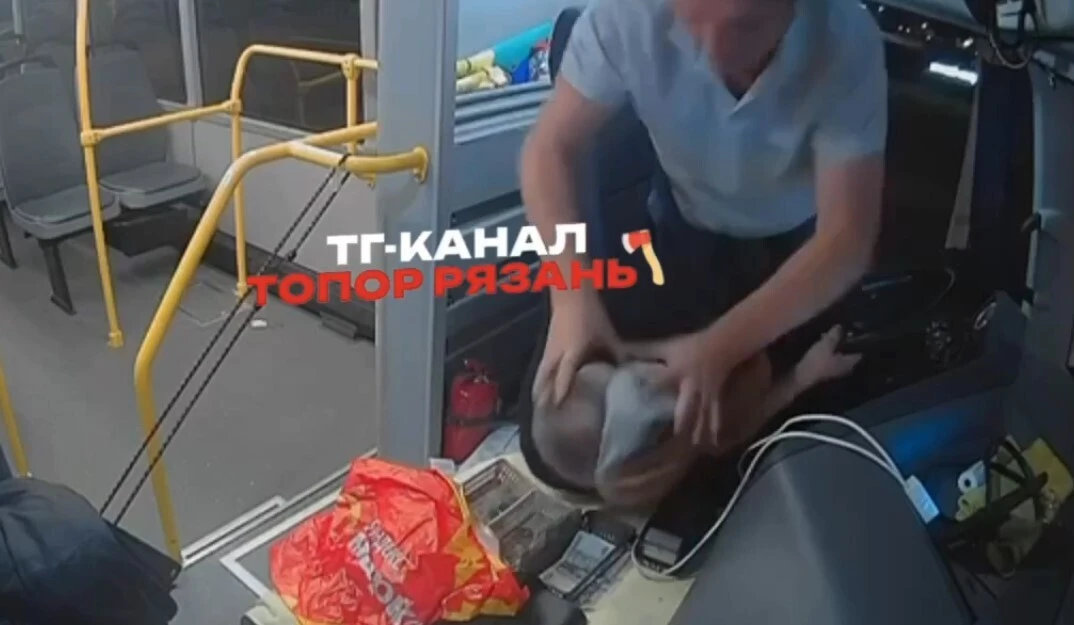 😳 В Рязани водитель маршрутки угрожал зарезать коллегу из-за ссоры на дороге