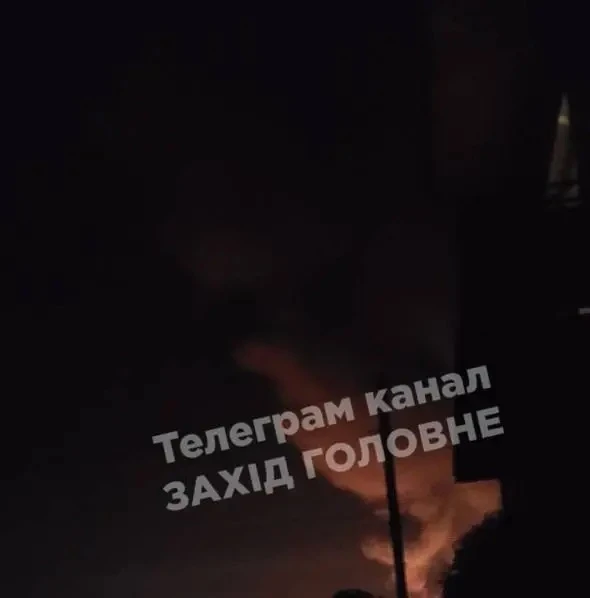 ‼️ В Луцке после прилётов начался пожар