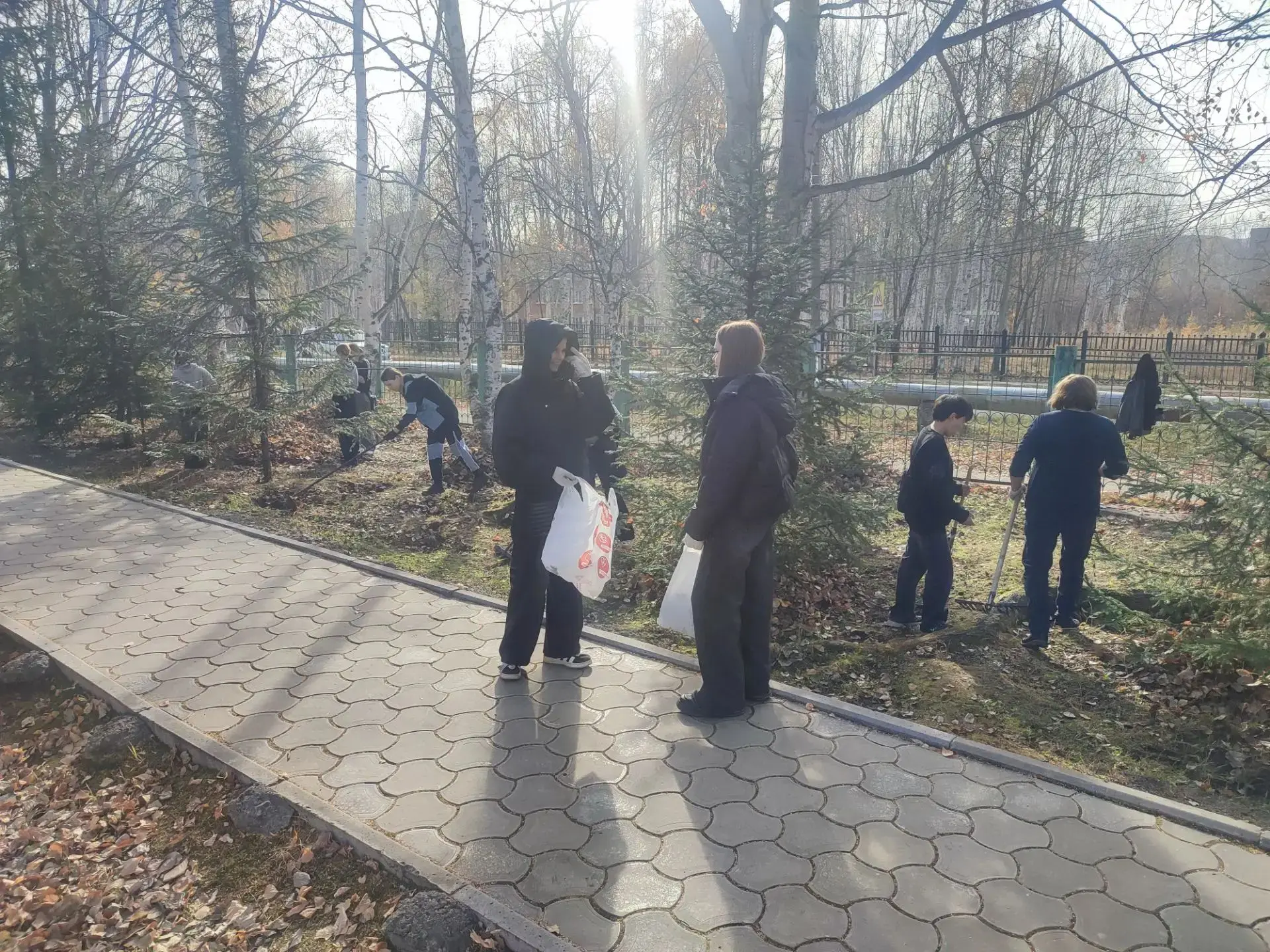 🍂 Осенний субботник с группой МЖКХ‑12: тепло, дружно и с пользой! 🍂