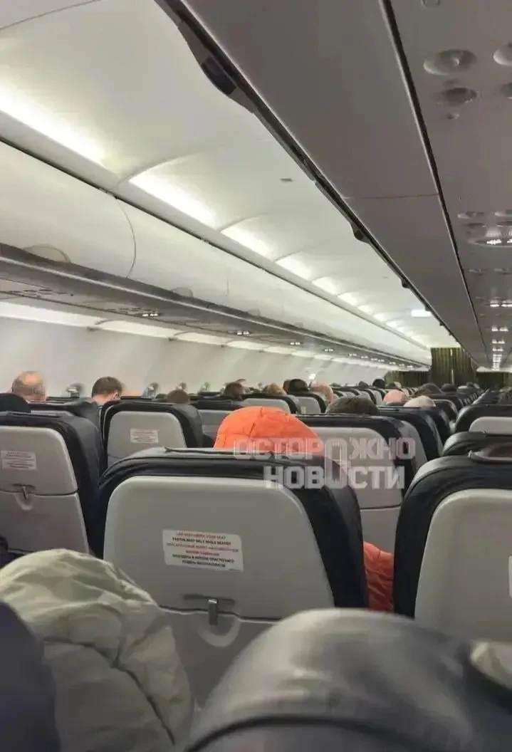 😱Рейс из Новосибирска в Москву вынужденно сел в Нижнем Новгороде. Пассажиры три часа п...