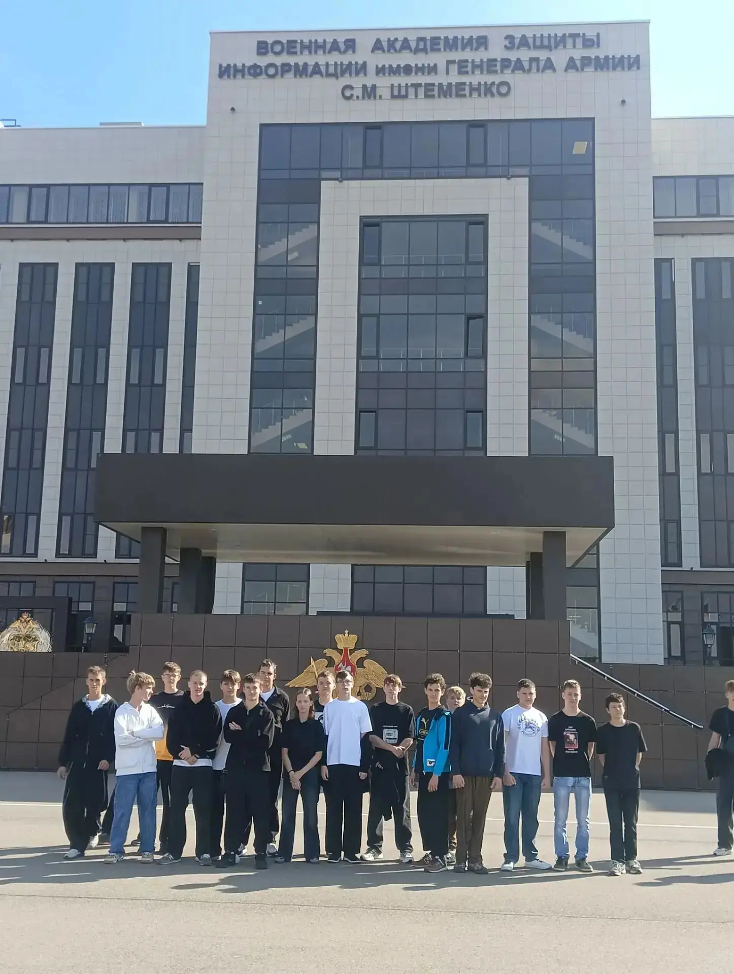 Ученики 10-11 классов школы N9 совершили экскурсию  в КВВУ им. С. М. Штеменко г.Краснод...