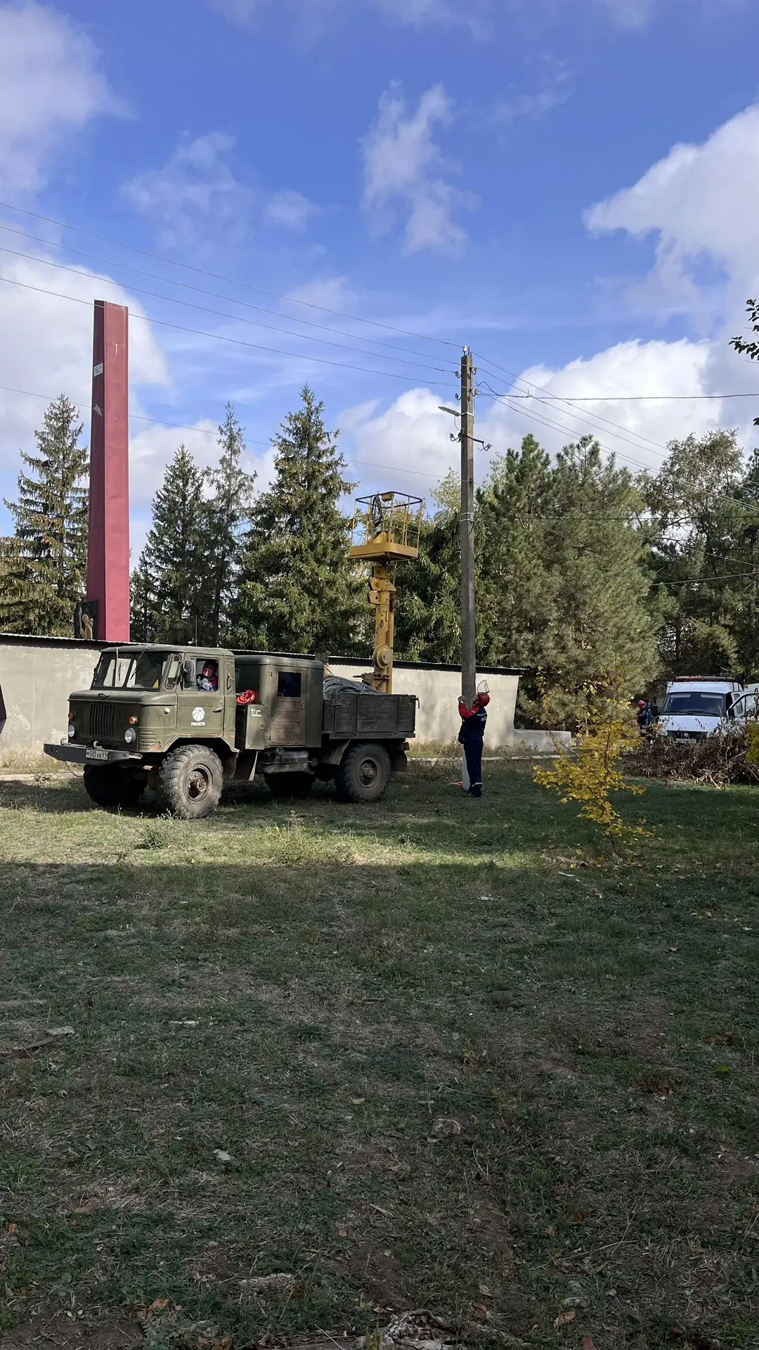 Добрый день, друзья! Блогер с утра на работе🙄🤪 меняем ввод в дк электричества. Приеха...