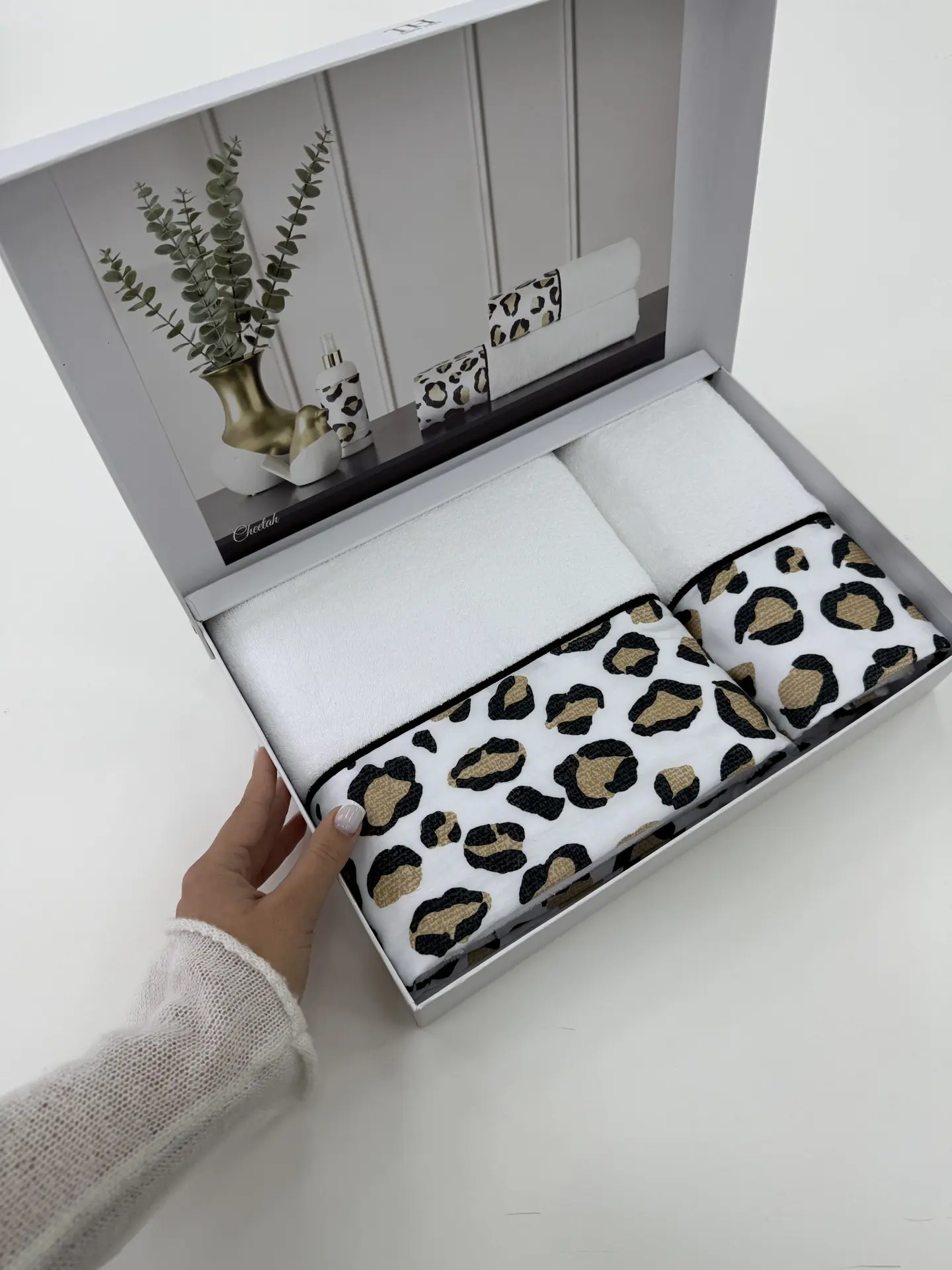 Белые полотенца, леопардовый акцент🐆🤍