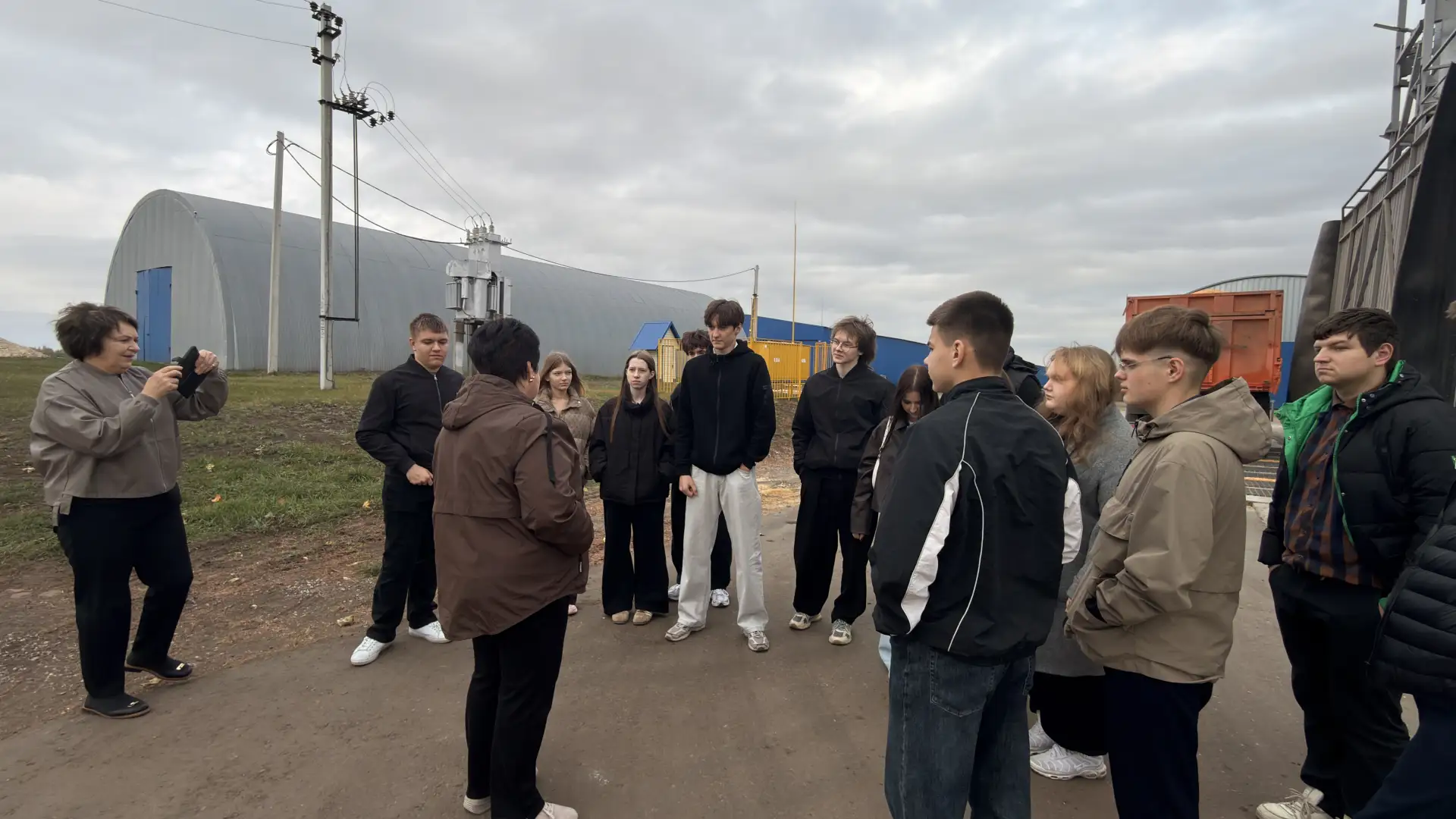 🎉 Сегодня у нас в КФХ был особенный день — к нам в гости приехали ребята из 10 «Б»! 🎉