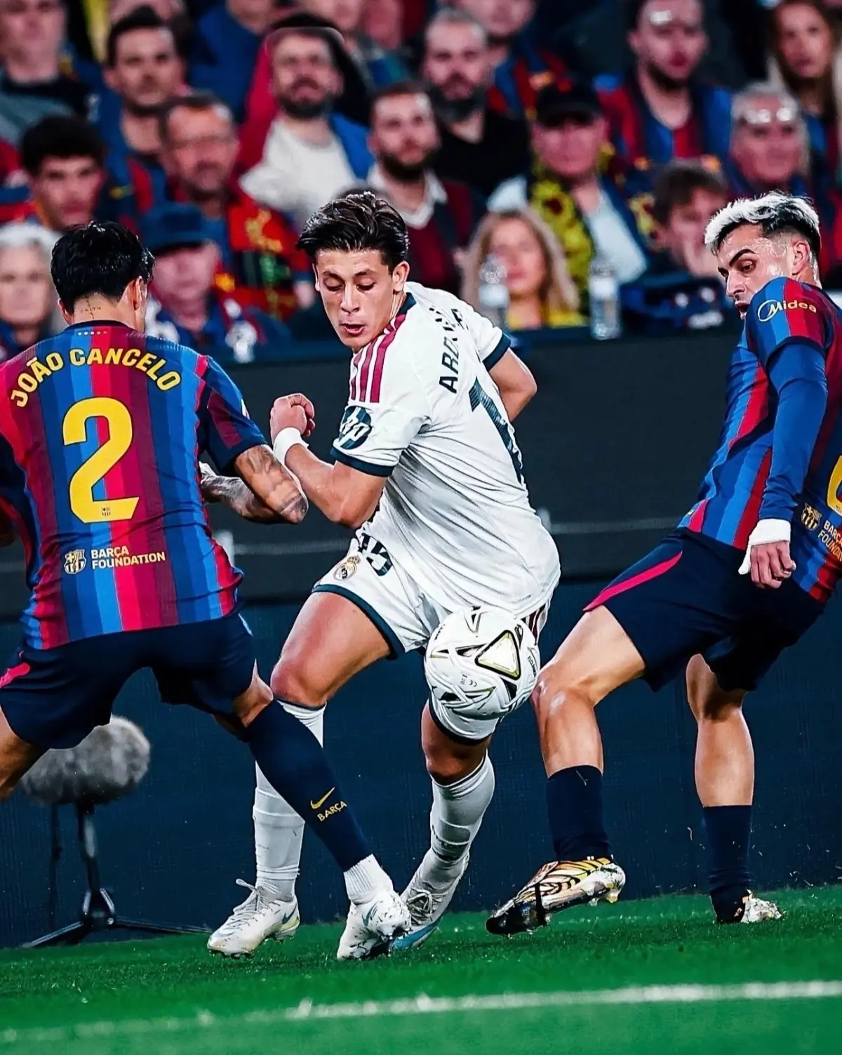 🇪🇸 Marca: Матч против «Барселоны» стал первым в этом сезоне, когда Арда Гюлер отыграл...