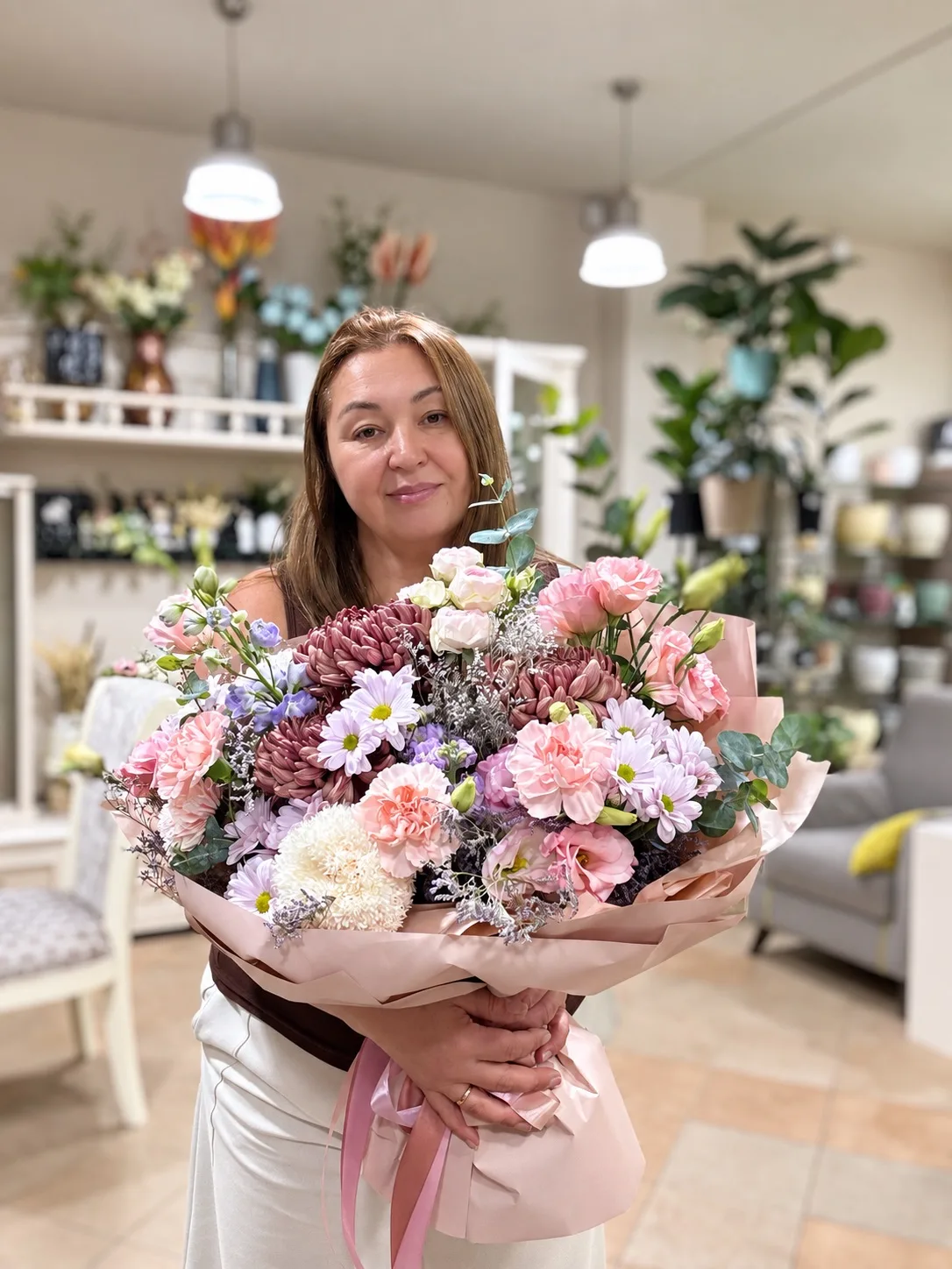 💐 Сегодня можно выбрать не по картинке — а забрать уже готовый букет