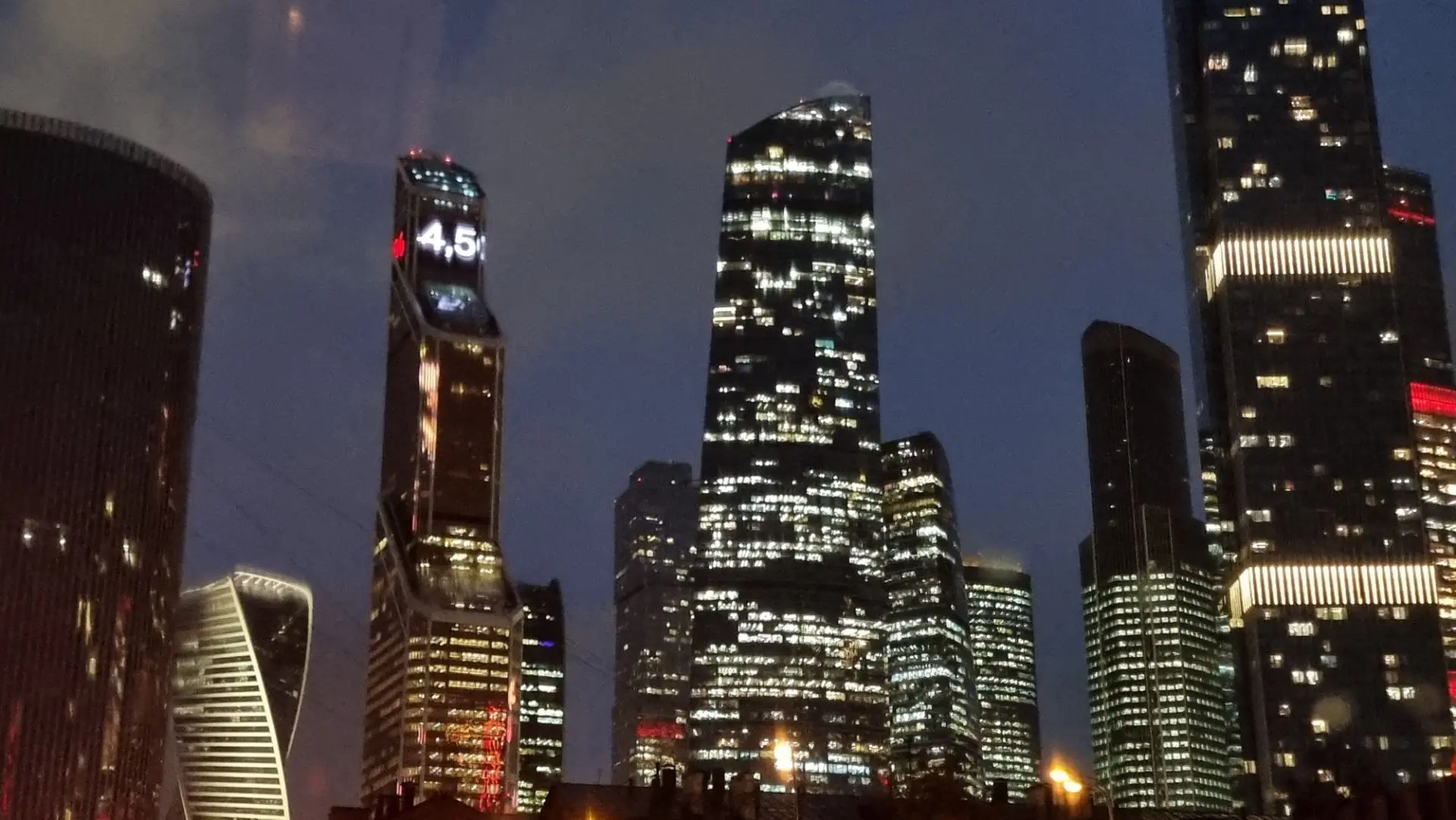 А в Москве уже радуги нет((
