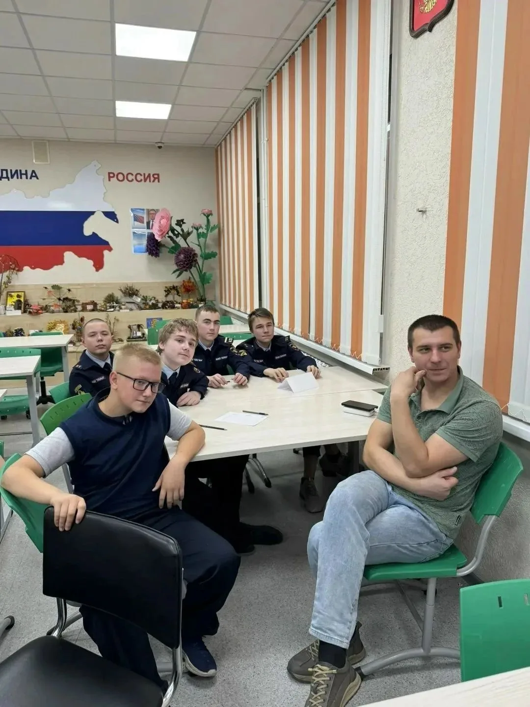 В преддверии Дня отца в школе № 14 состоялась интеллектуально-развлекательная — квиз-иг...