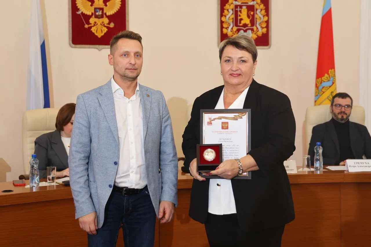 ⚖️👩🏻‍💼🏞️Чиновницу судят за махинации с землёй на 62 миллиона рублей. Ранее ее награ...
