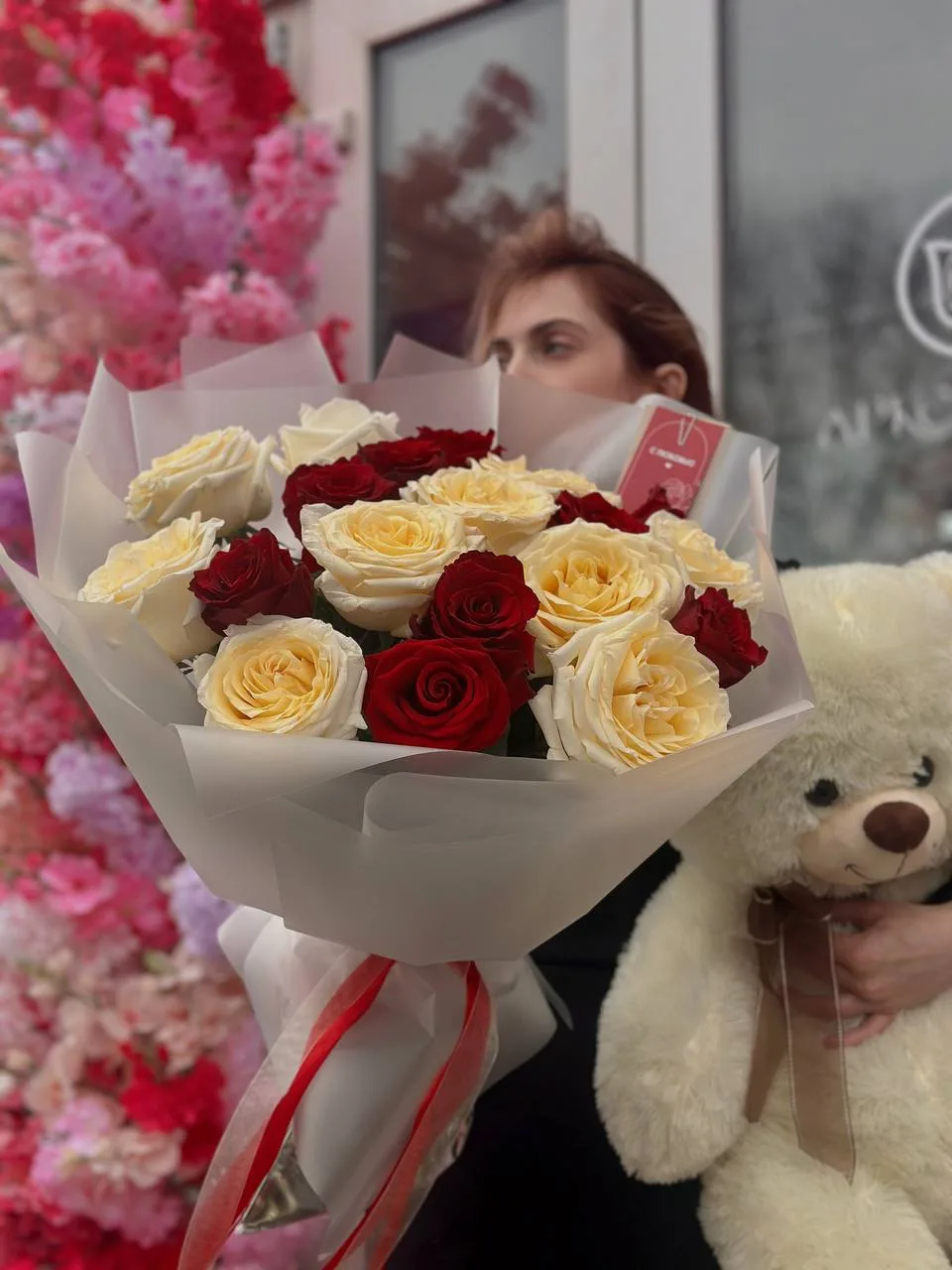 Идеальный сет , букет роз и плюшевый мишка 😍🌹