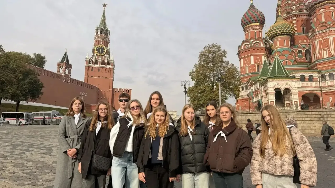 Ученики нашей школы под руководством Медведевой А.В. отправились в увлекательное путеше...