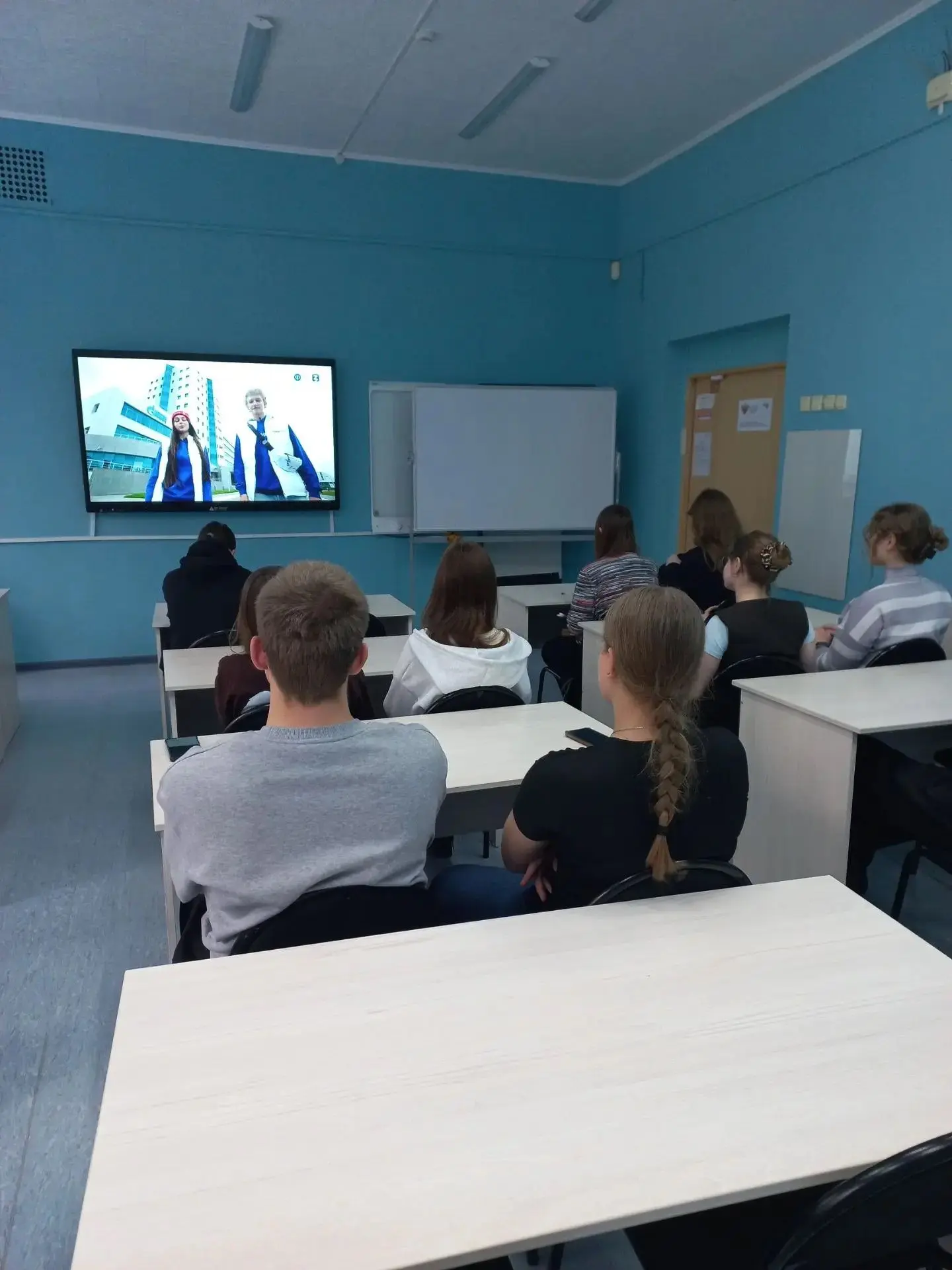 Инвестиции в будущее: 15 октября в российских школах прошел очередной этап курса «Росси...