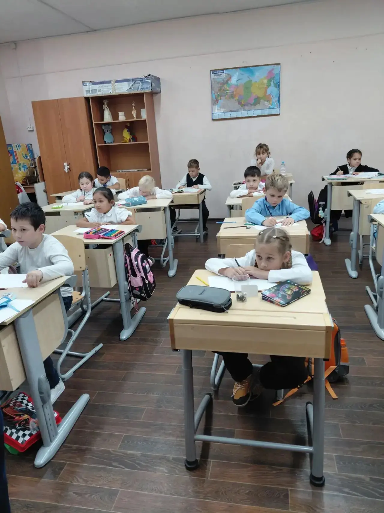 Вчера и сегодня у ребята группы продленного дня было тематическое  задание - «Зимующие ...