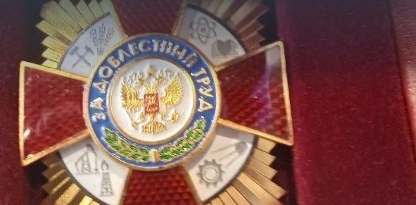 🏅 Директору «ШИФА» в Лениногорске вручили медаль «За доблестный труд»