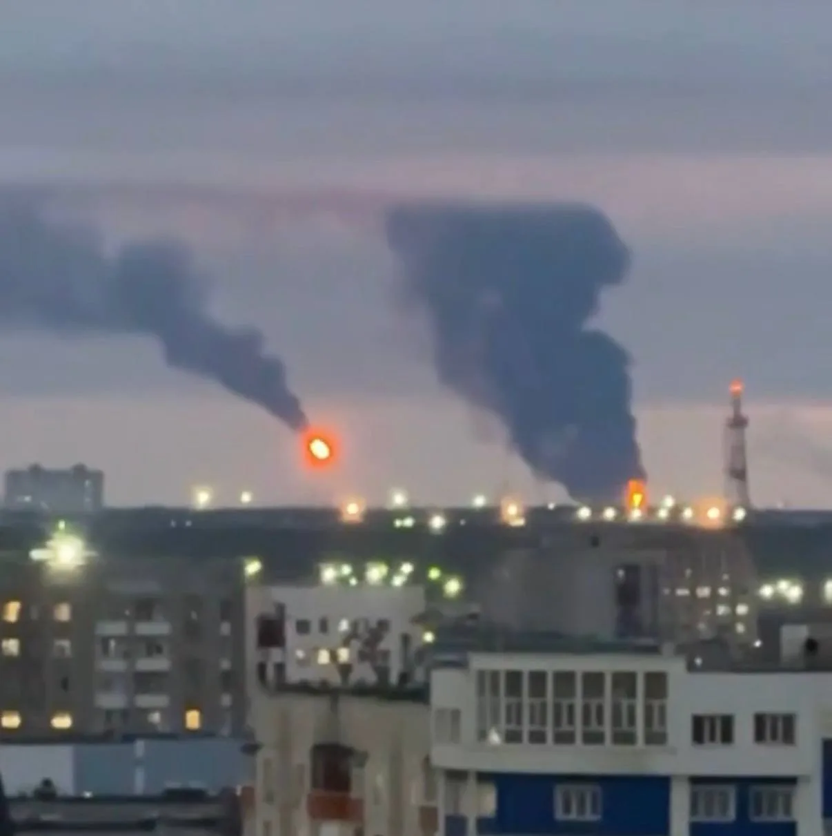 Дроны ВСУ атаковали промышленное предприятие в Югре — пожар тушат экстренные службы