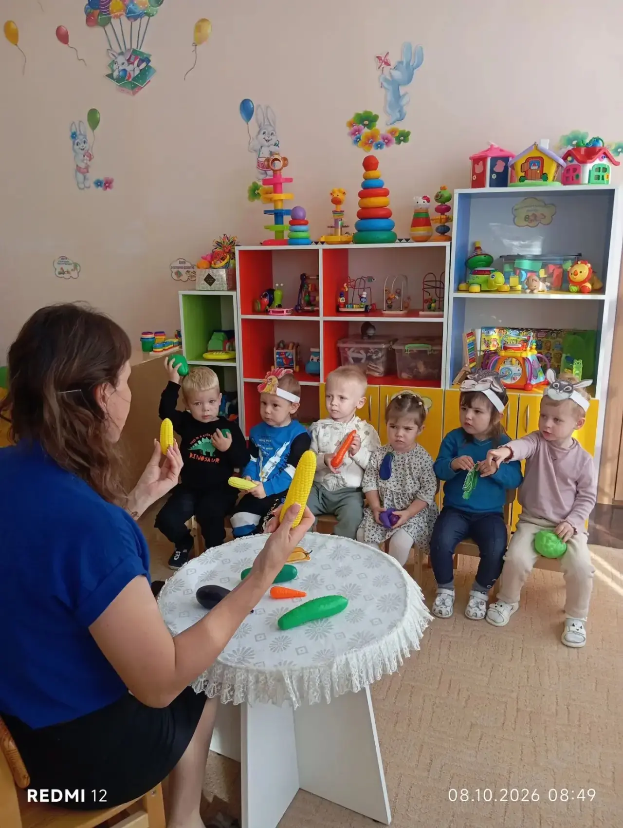 Сегодня в первой младшей группе прошло необычное и веселое занятие. Ребята совершили на...