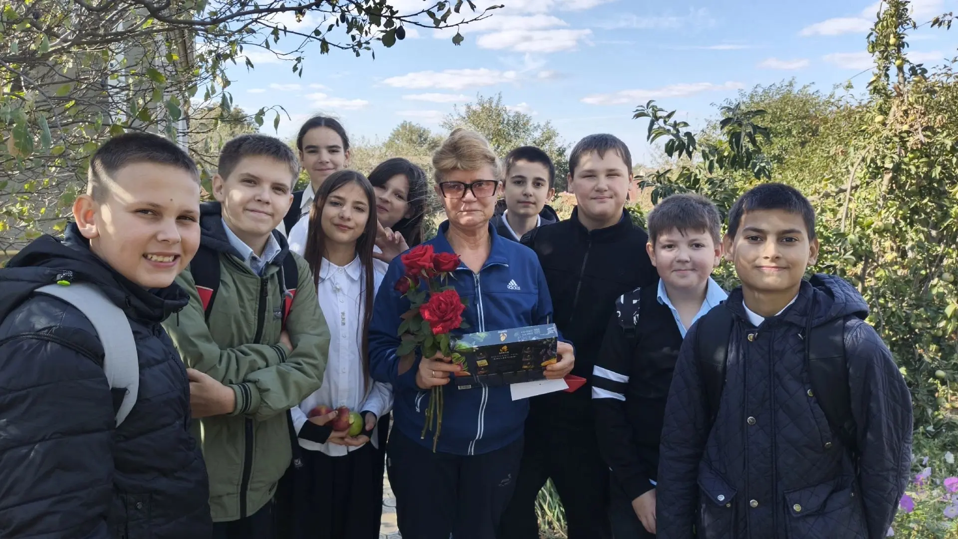 "Визит внимания": активисты Движения первых МБОУ Заветинской СОШ#2 поздравили ветеранов...