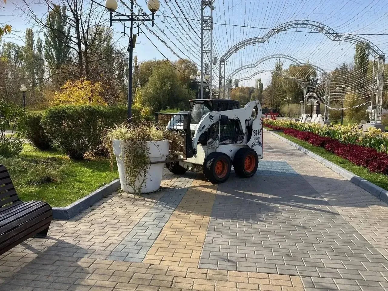 Цветочные вазоны Белгорода готовят к зиме