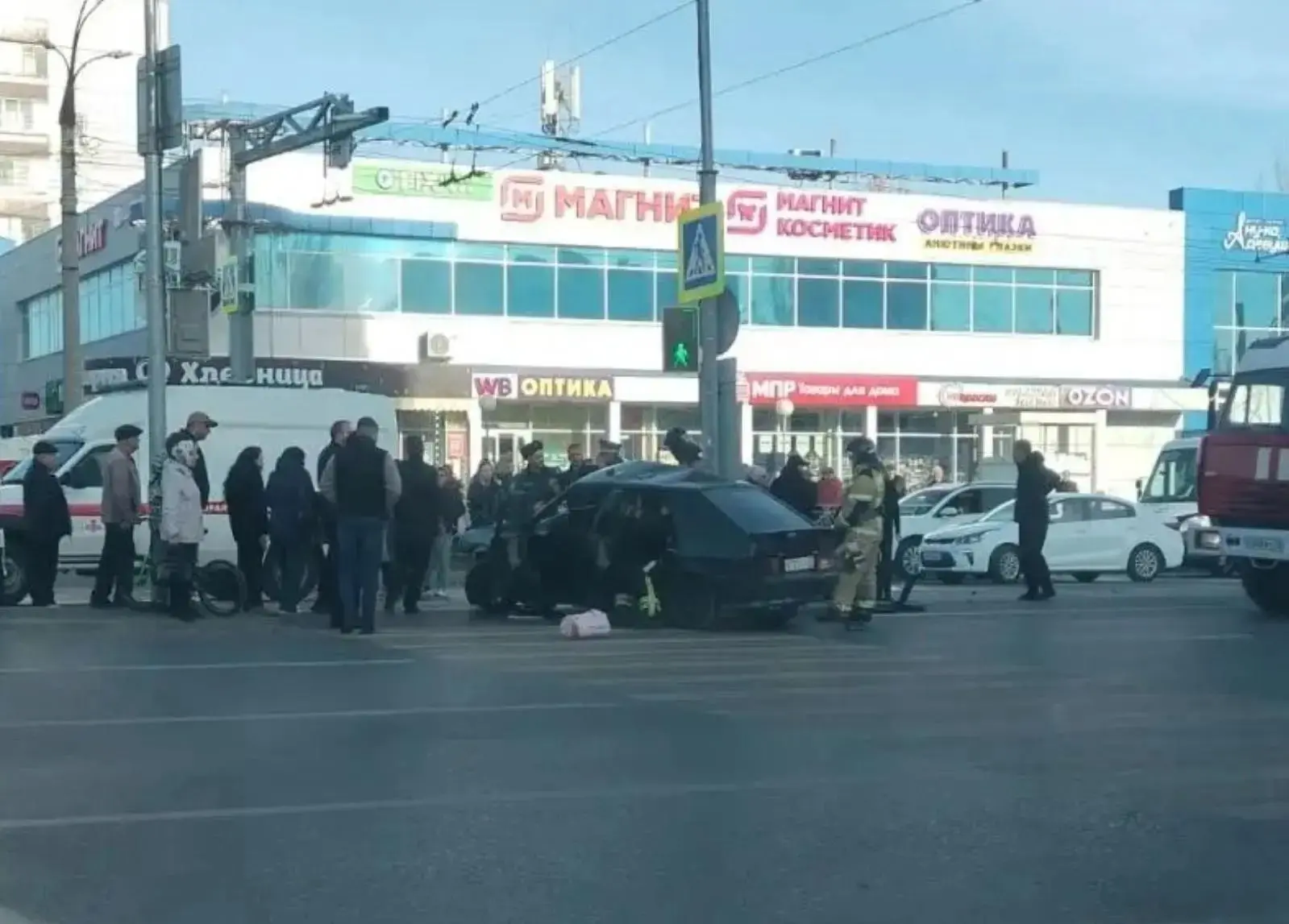 ❗️❗️Легковушка влетела в толпу пешеходов и детскую коляску в Ульяновске — четыре челове...