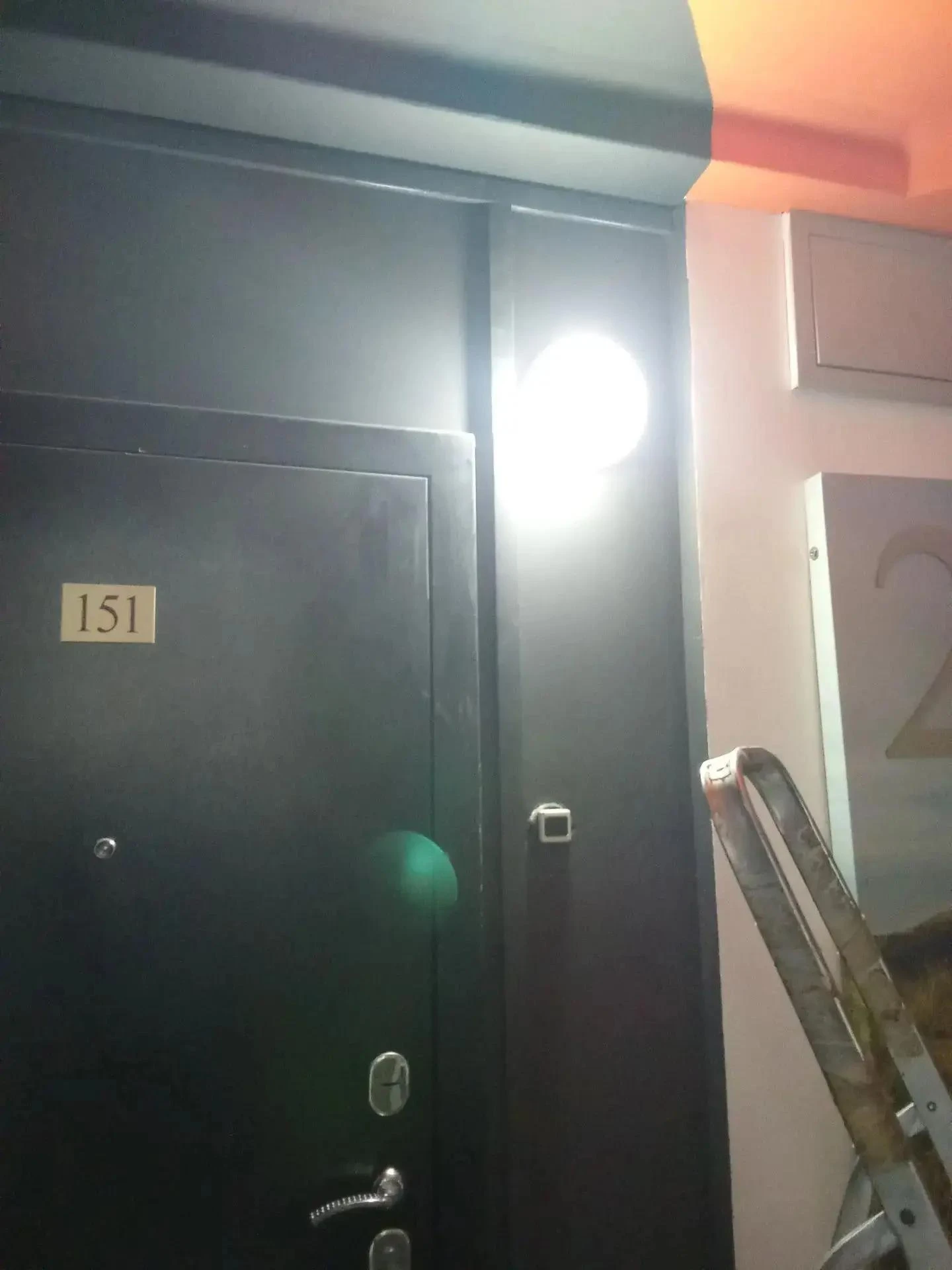 Сотрудниками УК по адресу ул. Ласковая 10 3 парадная  произведена замена 6 ламп,