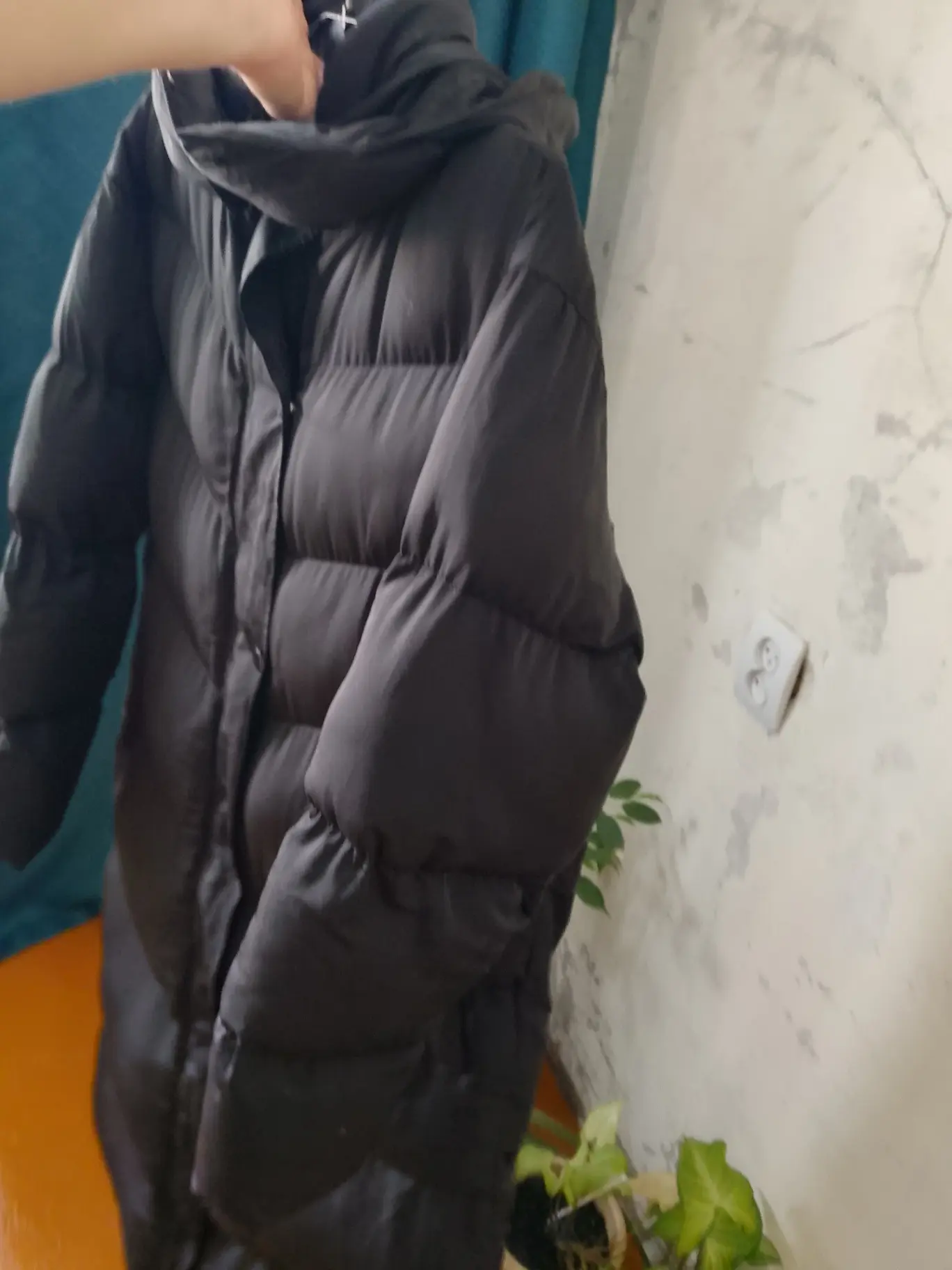 Продам пуховик длинный 46р